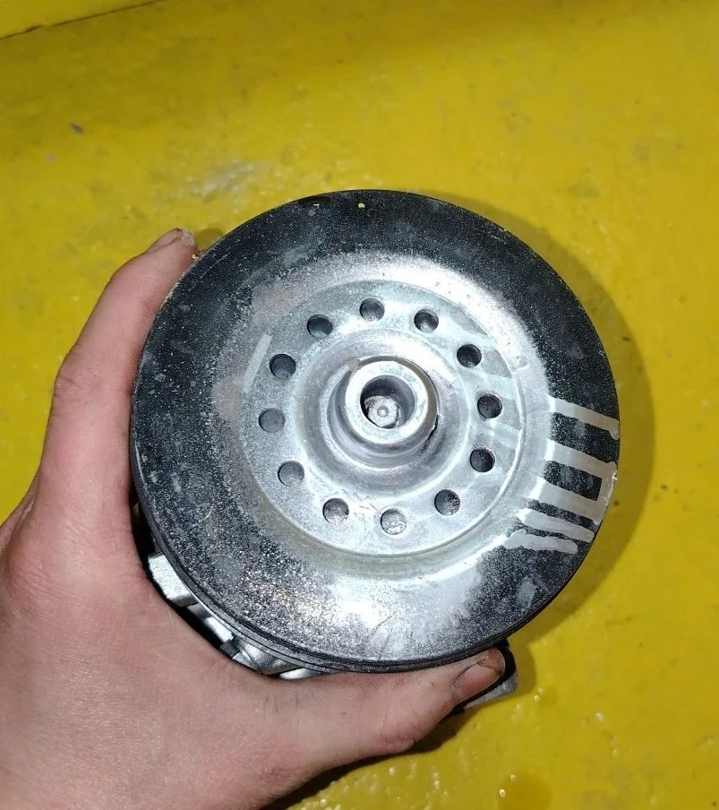 Компрессор кондиционера Toyota Corolla 1ZR-FE 2006 - миниатюра 3