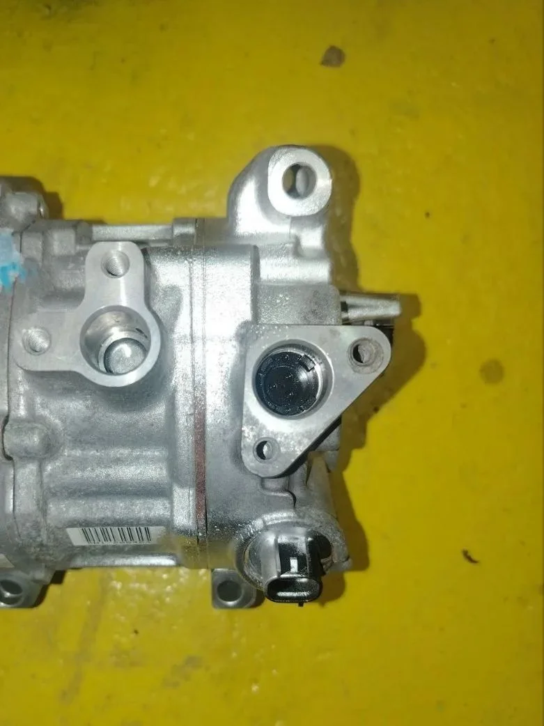 Компрессор кондиционера Toyota Noah ZRR80W 3ZR-FAE - миниатюра 4