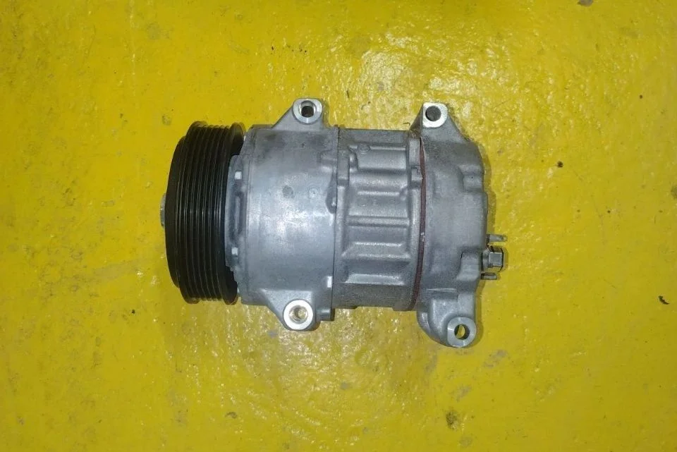 Компрессор кондиционера Toyota Noah ZRR80W 3ZR-FAE - миниатюра 6