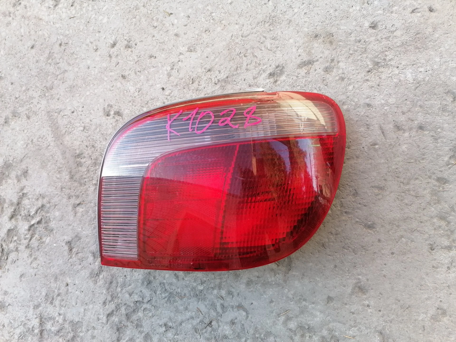 Фонарь задний правый Toyota Vitz (1999-2005) - миниатюра 2