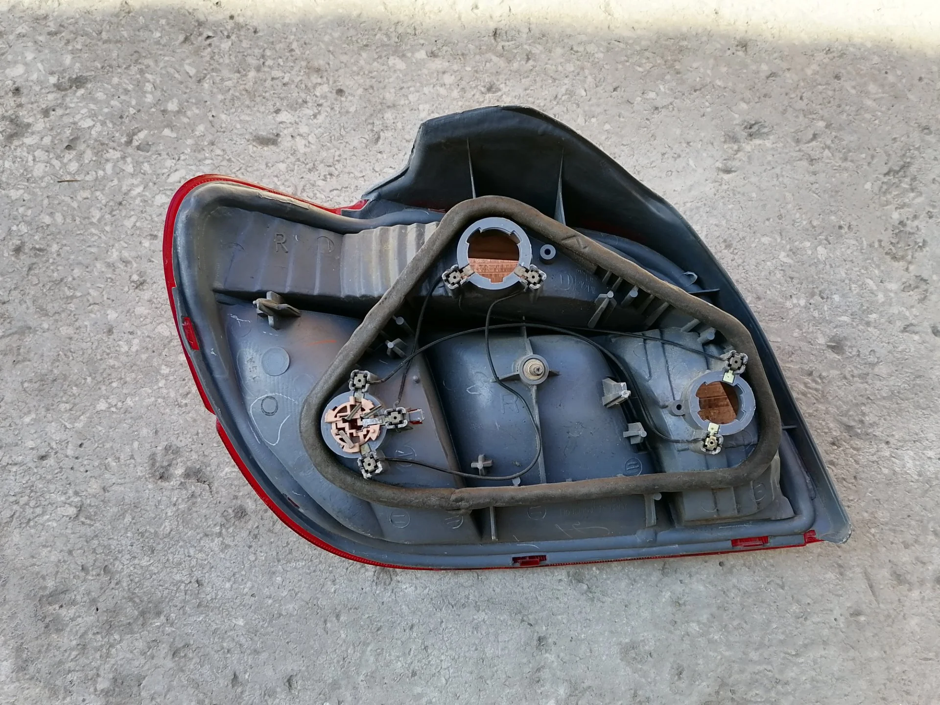 Фонарь задний правый Toyota Vitz SCP10 - миниатюра 4