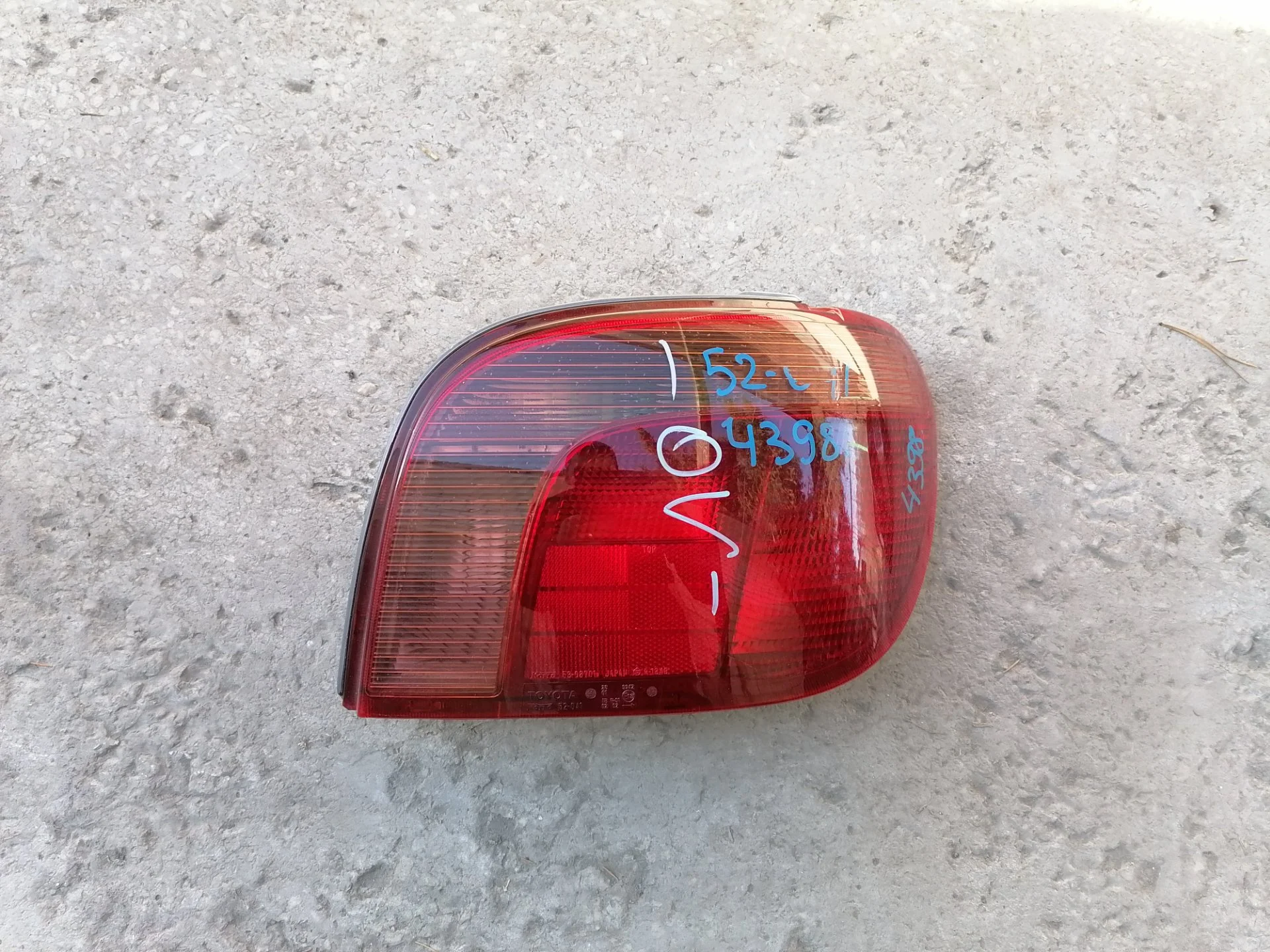 Фонарь задний правый Toyota Vitz RS - изображение 1