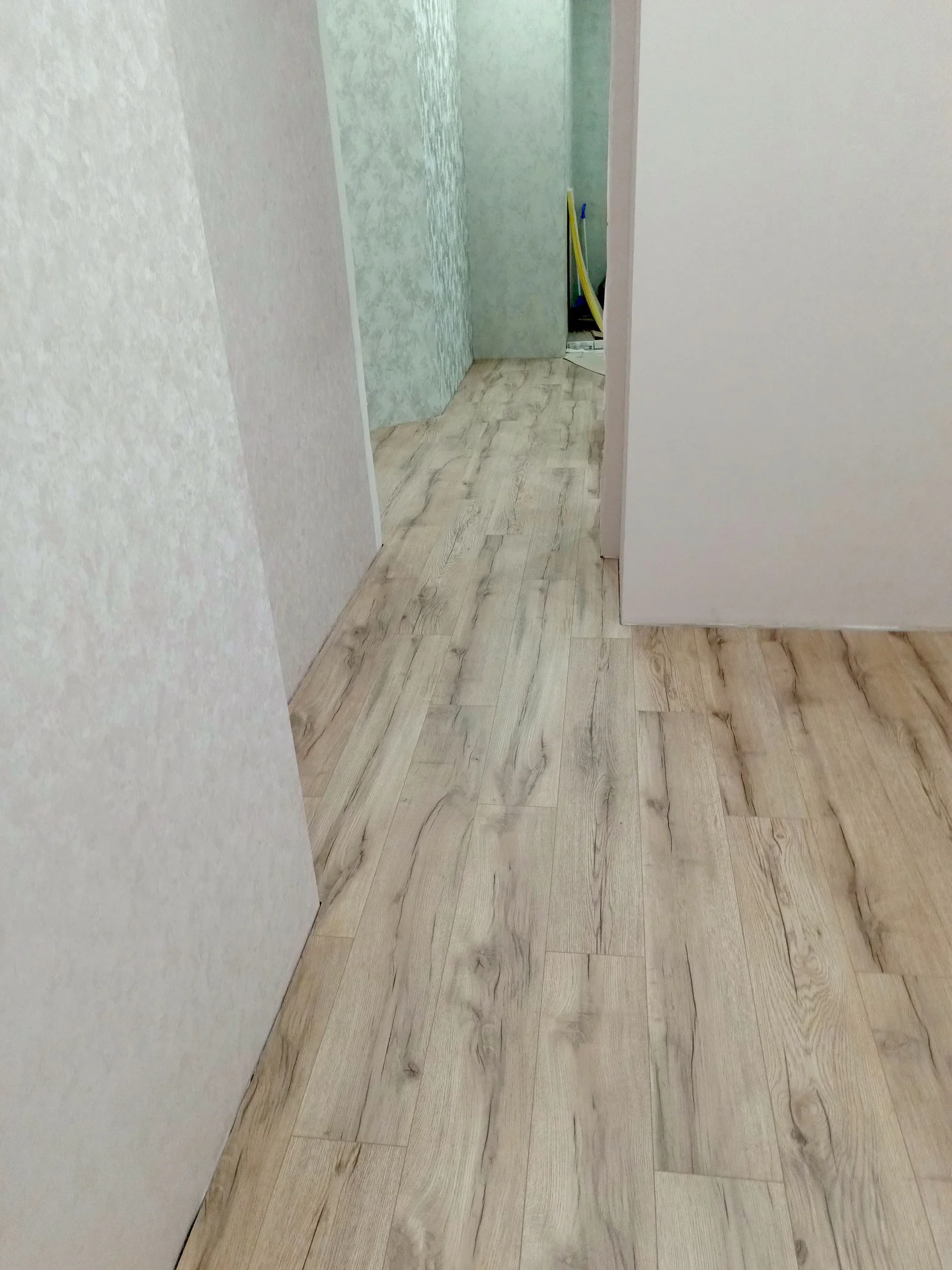 УКЛАДКА ЛАМИНАТА, ПАРКЕТА, МОНТАЖ ПЛИНТУСА - миниатюра 13