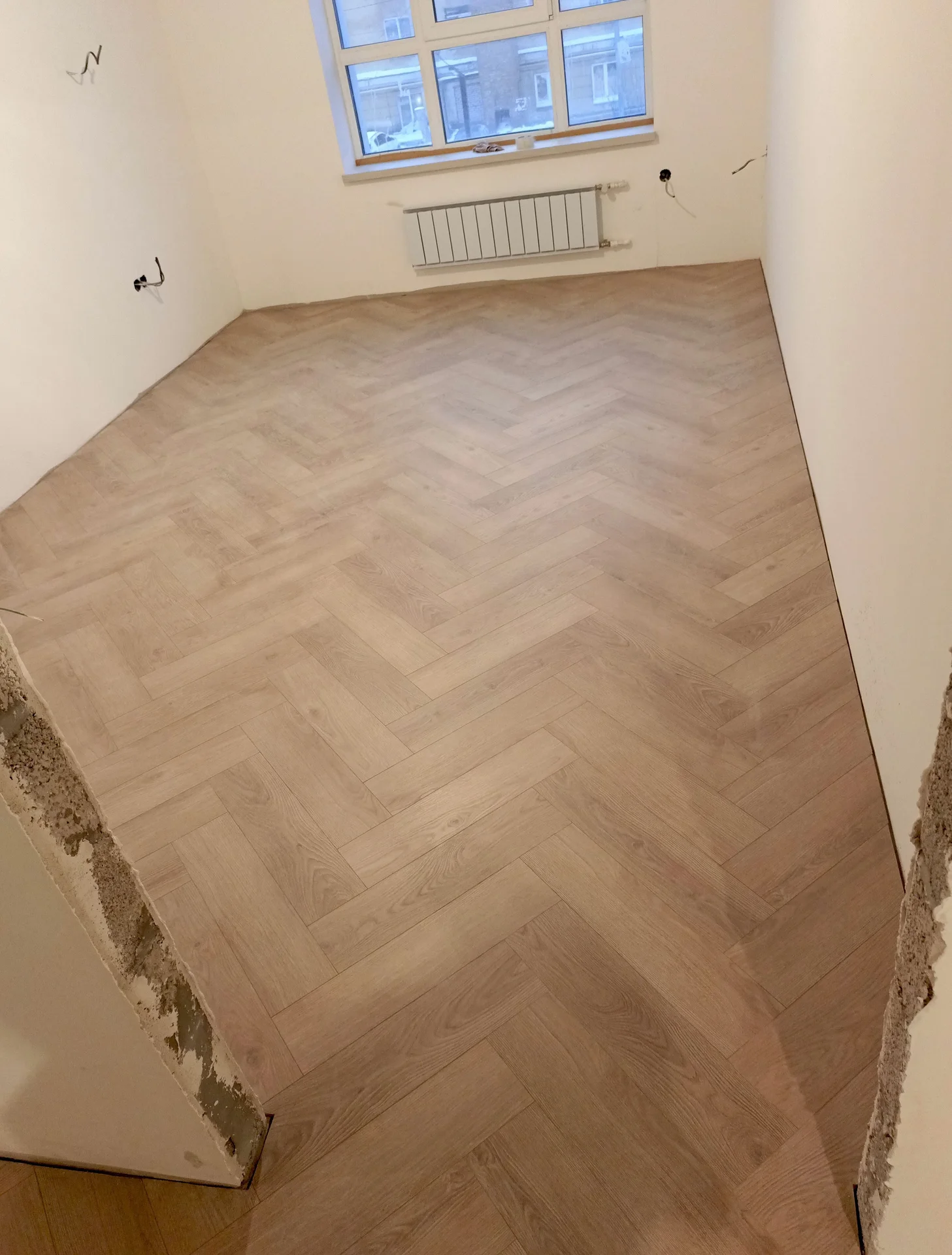 УКЛАДКА ЛАМИНАТА, ПАРКЕТА, МОНТАЖ ПЛИНТУСА - миниатюра 22