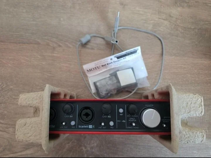 Звуковая карта Focusrite Scarlett 214 - миниатюра 2