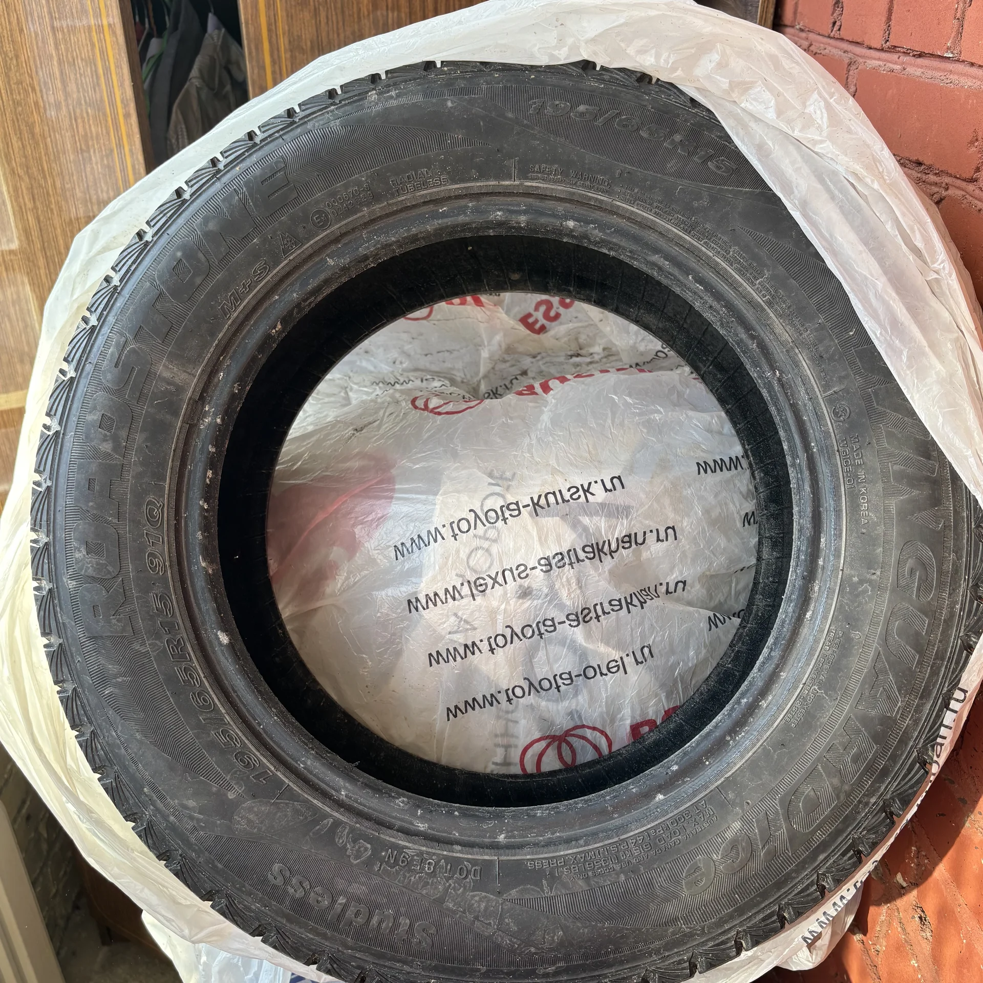 Roadstone Winguard Ice 195/65/r15 - изображение 1