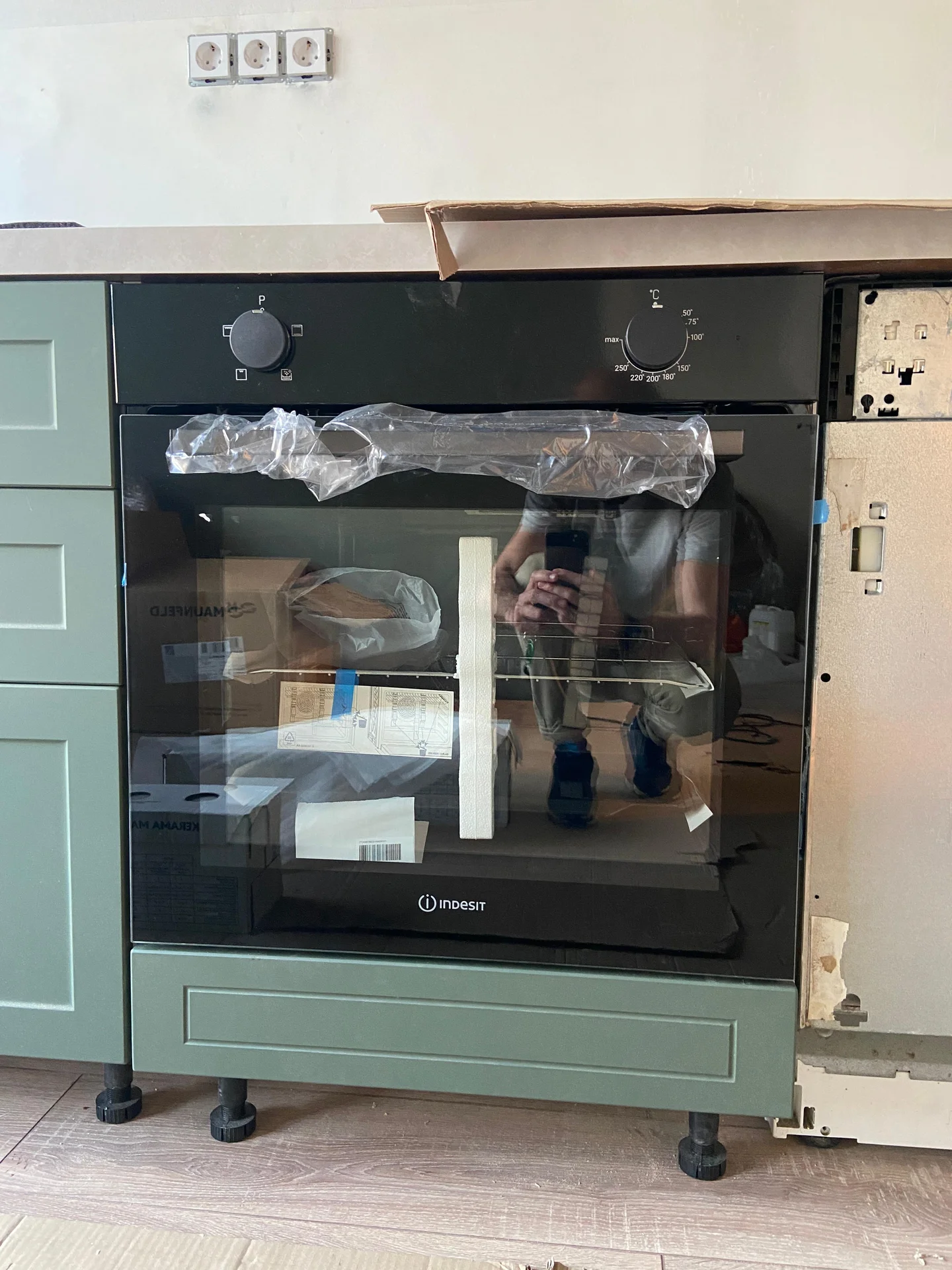 Новый духовой шкаф Indesit - изображение 1