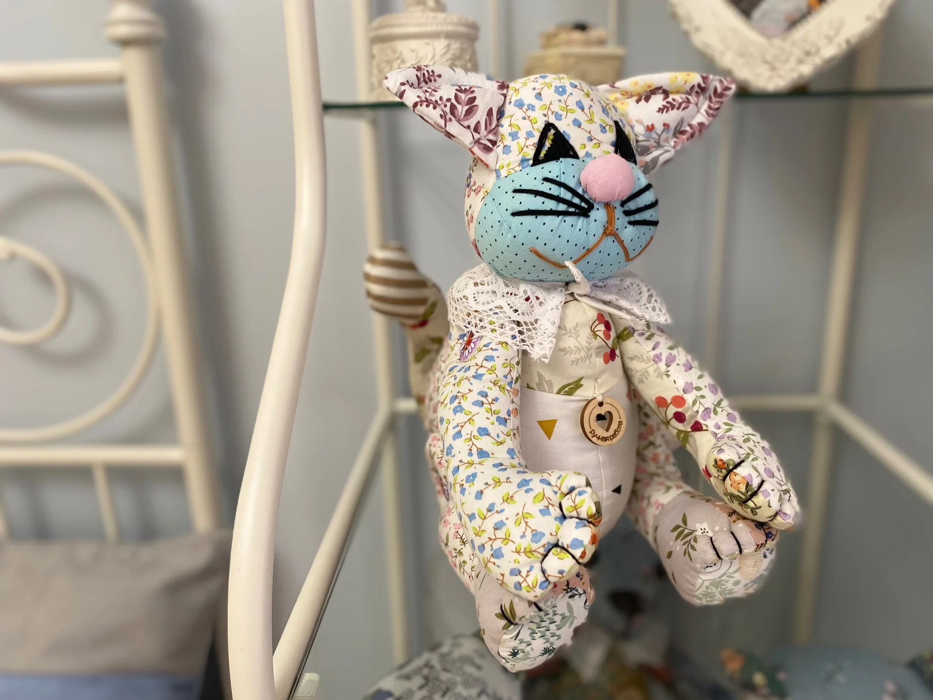 Лоскутная игрушка в стиле пэчворк - миниатюра 4