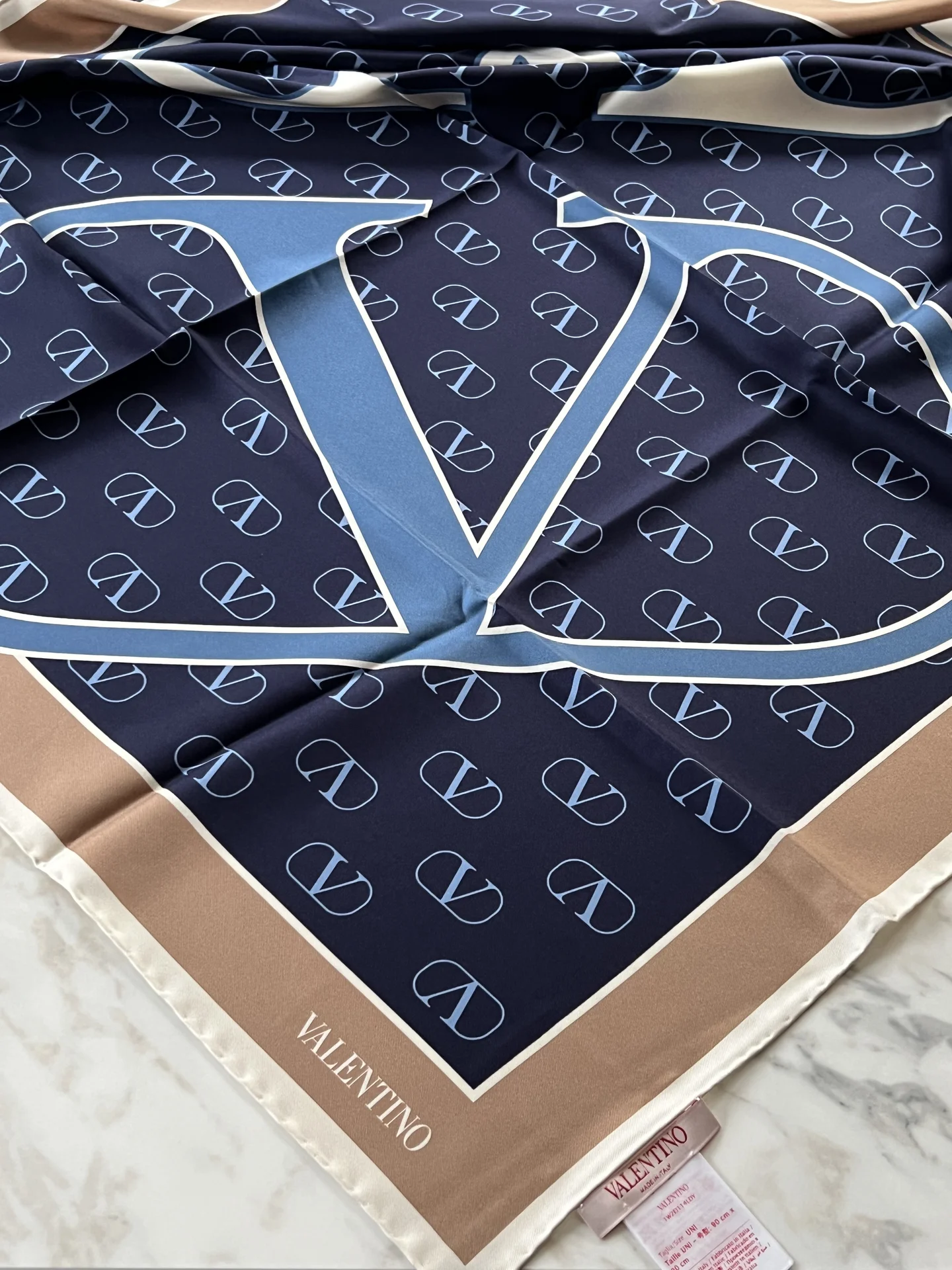 Платок из шелка Valentino оригинал - миниатюра 5