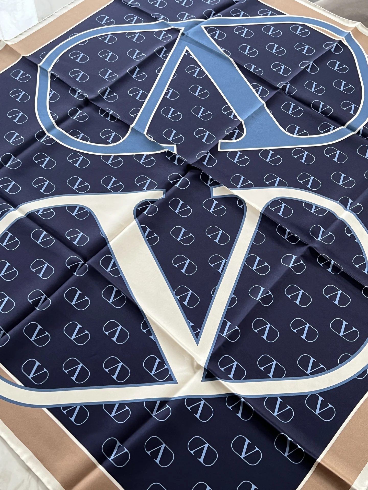 Платок из шелка Valentino оригинал - миниатюра 8