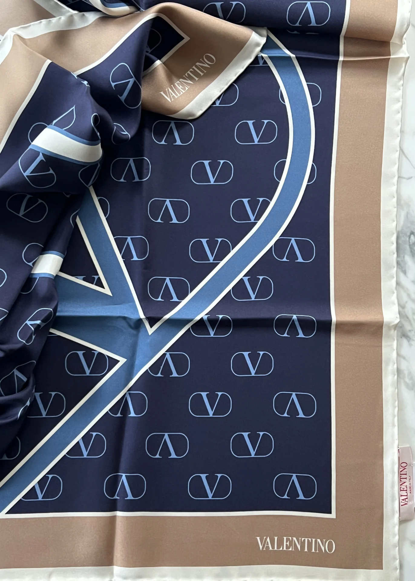 Платок из шелка Valentino оригинал - миниатюра 13