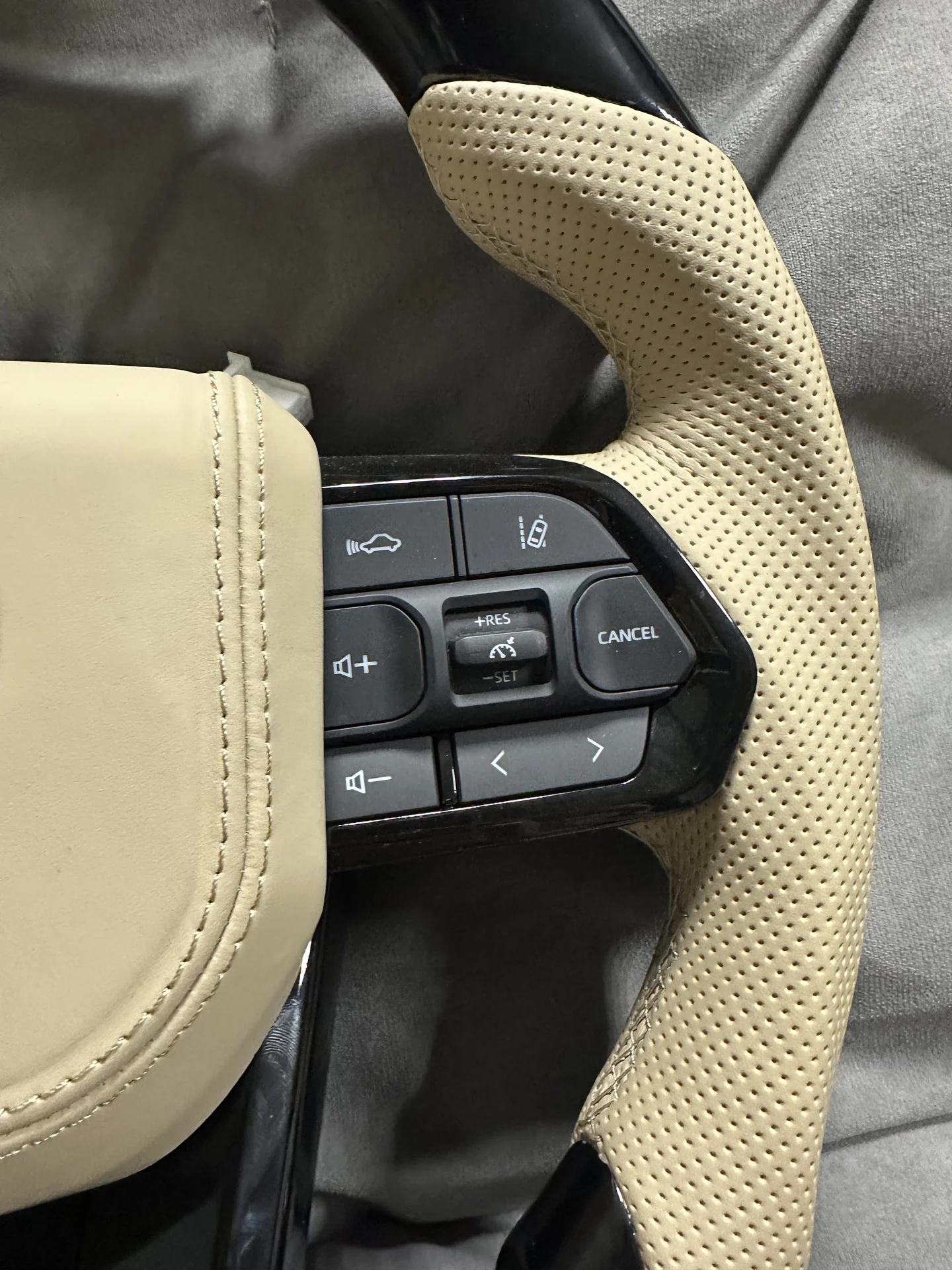 Руль Toyota LC200 Prado 150 в стиле LC300 - миниатюра 6