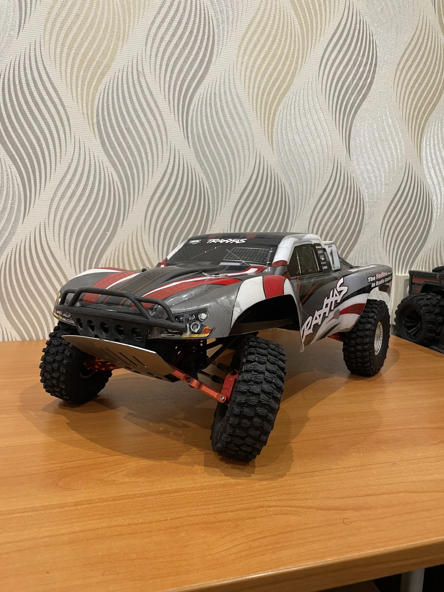 Rc модель Traxxxsas slash 2wd - миниатюра 2