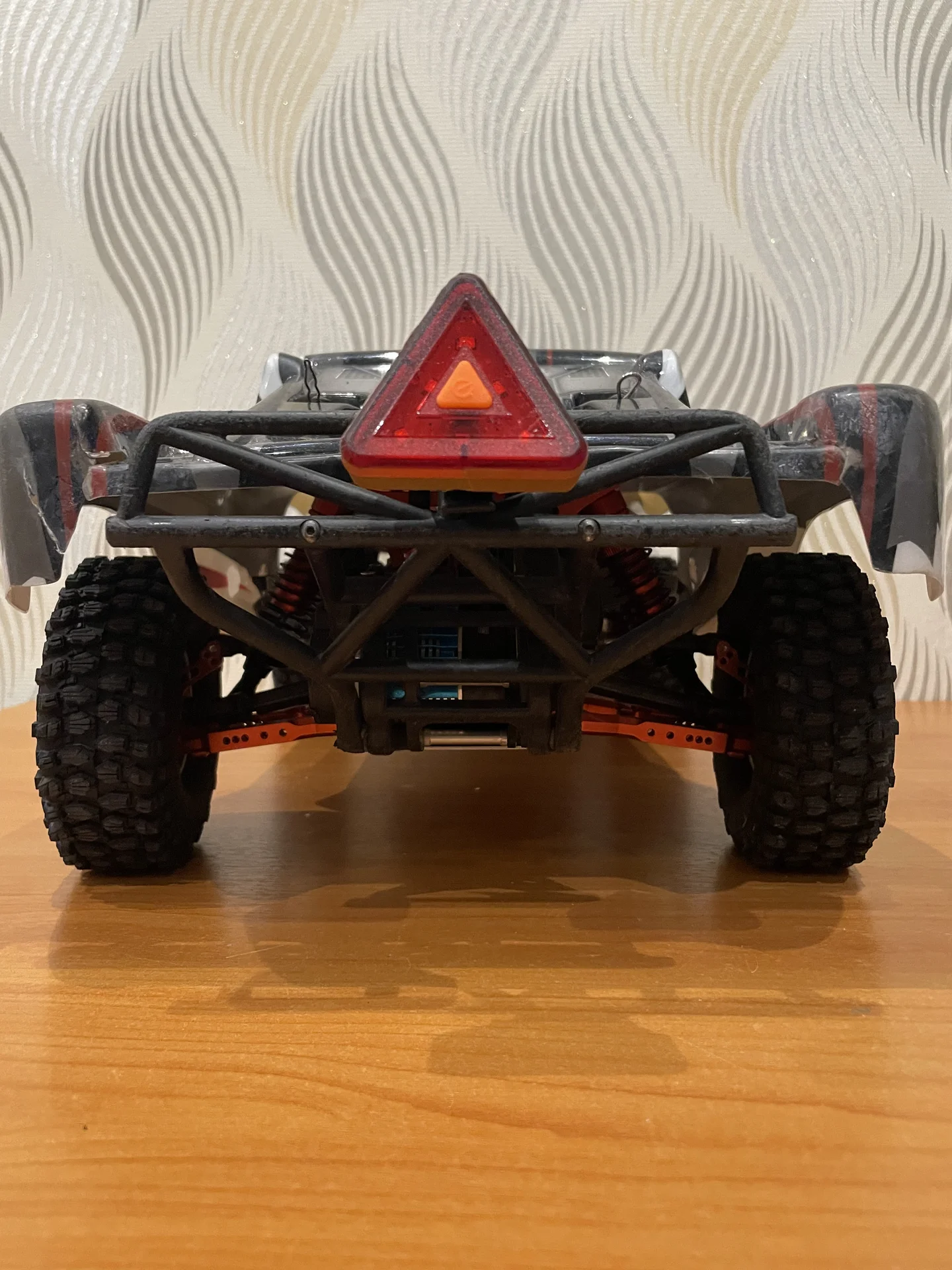 Rc модель Traxxxsas slash 2wd - миниатюра 3