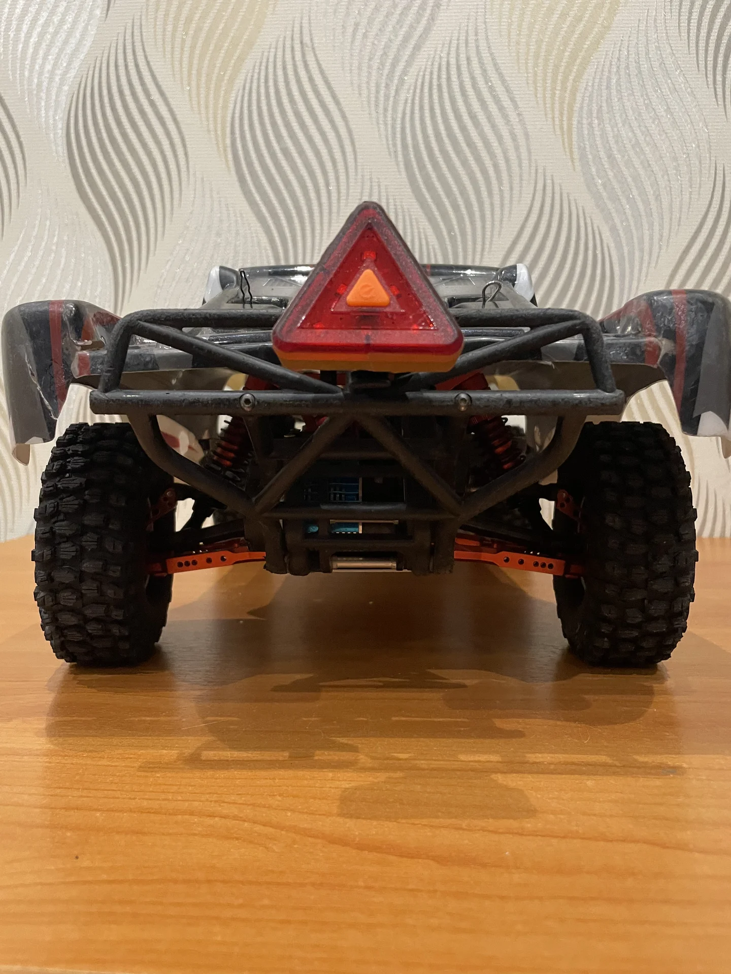 Rc модель Traxxxsas slash 2wd - миниатюра 4