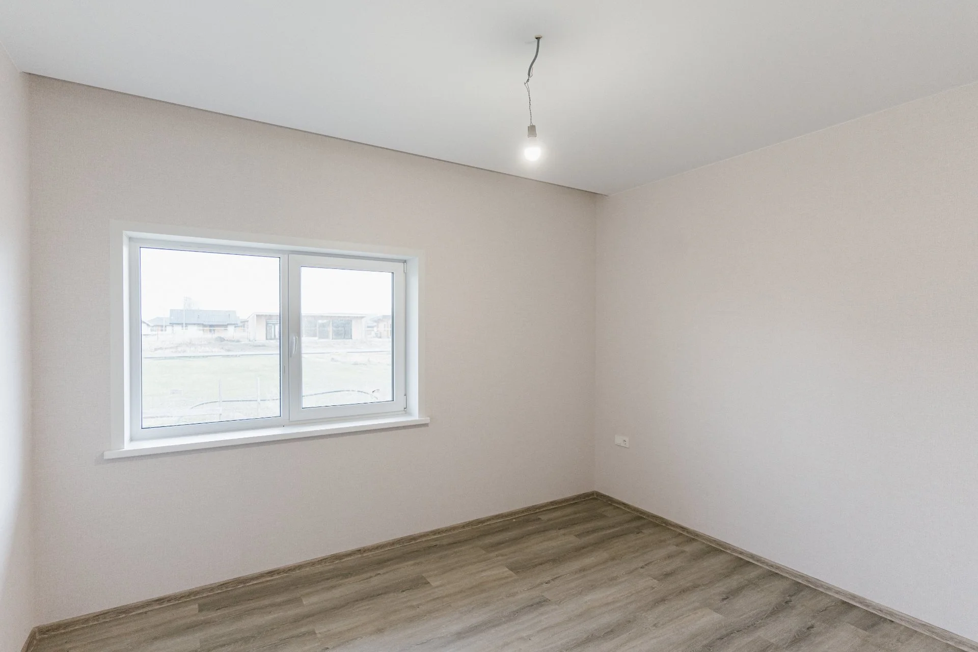 Готовый дом с ремонтом под ключ 75 м² + участок 7,4 соток - миниатюра 12