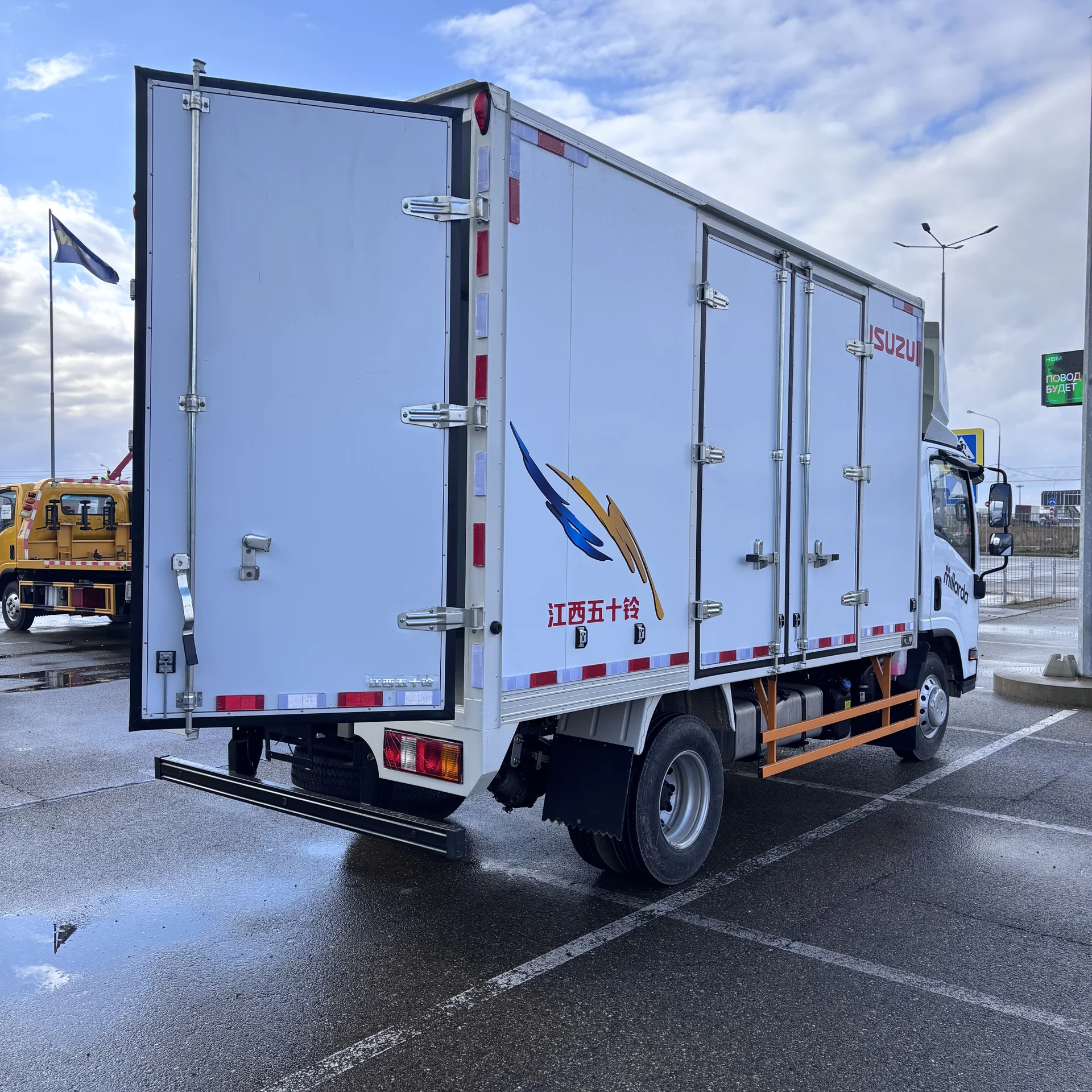 Isuzu EIF - миниатюра 2