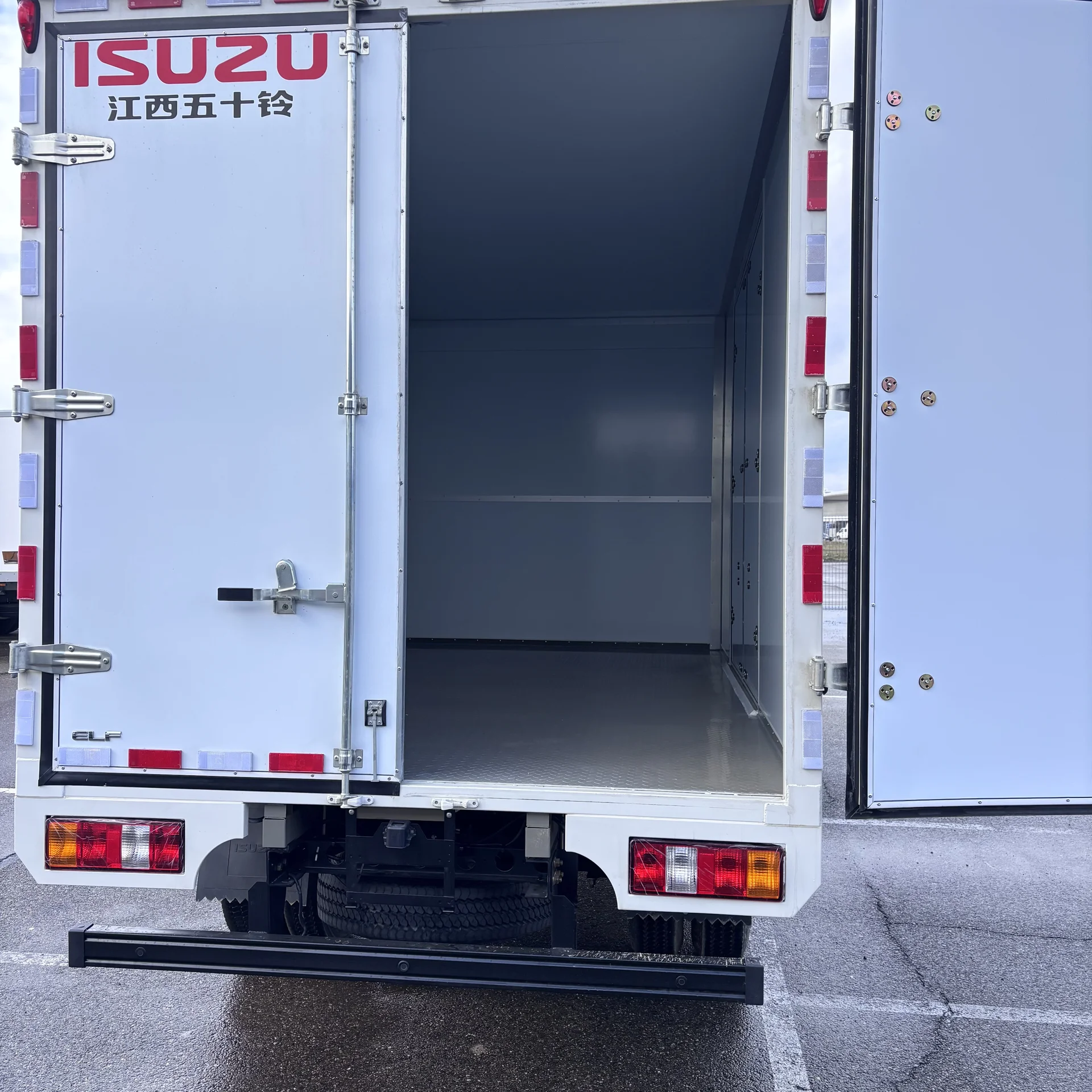 Isuzu EIF - миниатюра 4