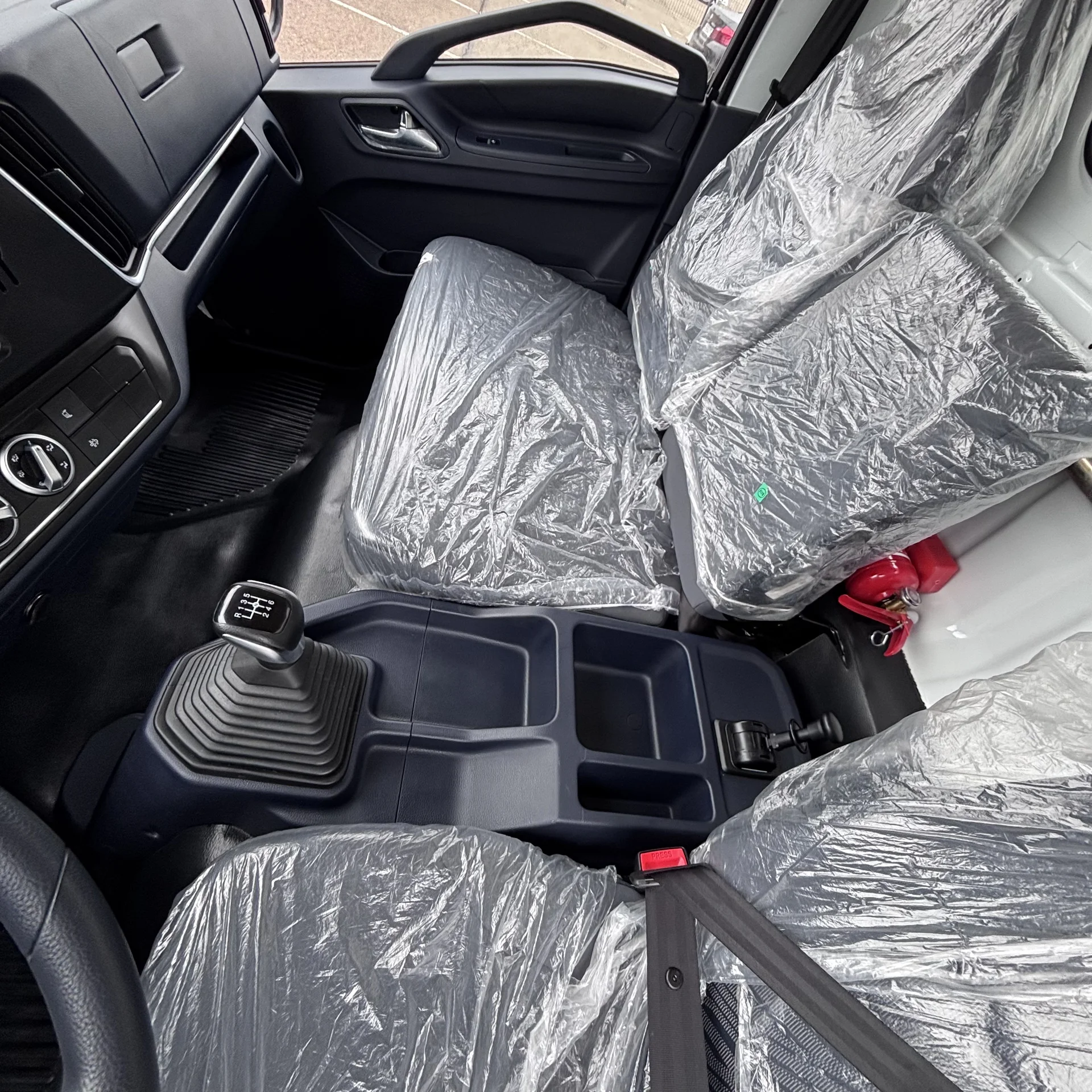 Isuzu Elf - миниатюра 4