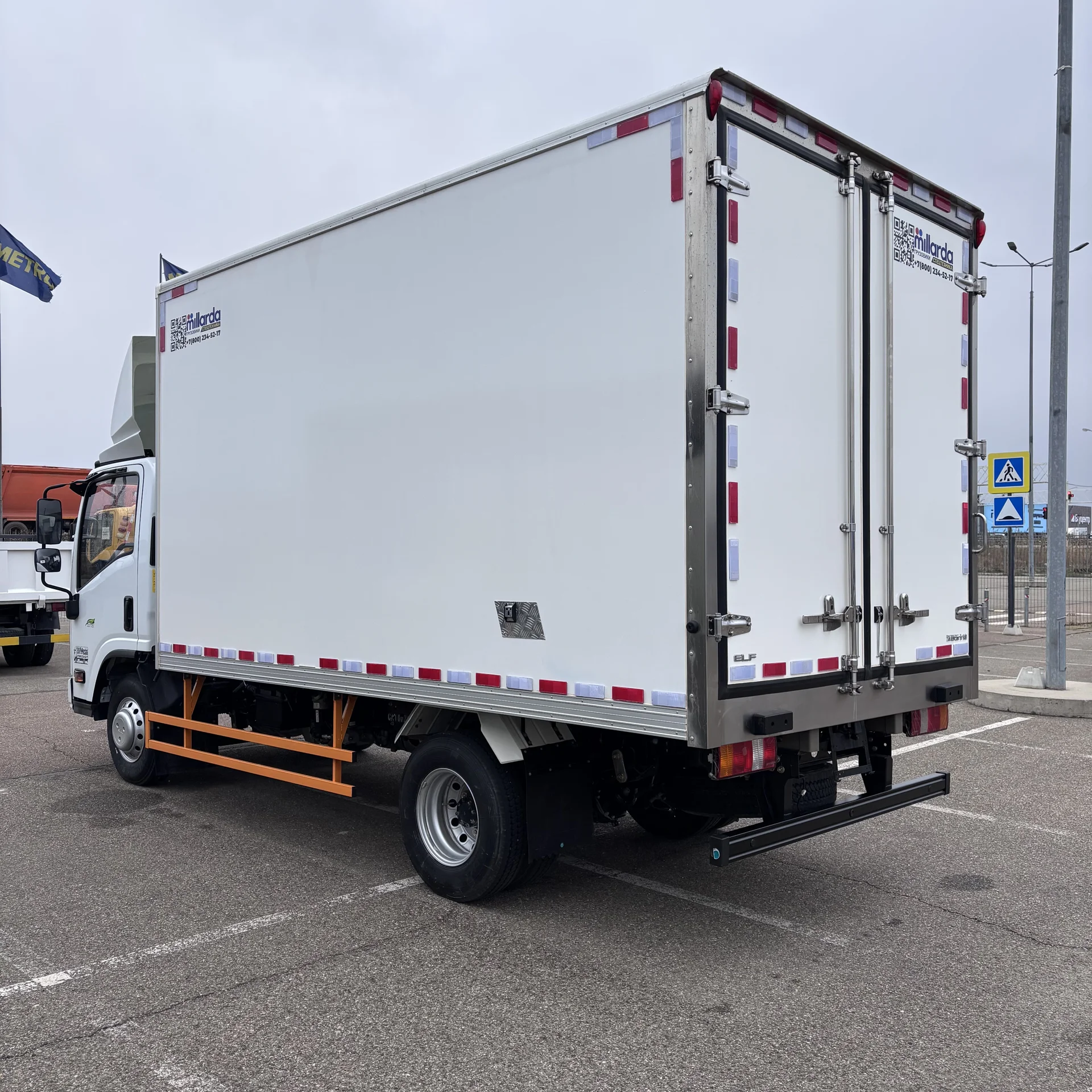 Isuzu Elf - миниатюра 6