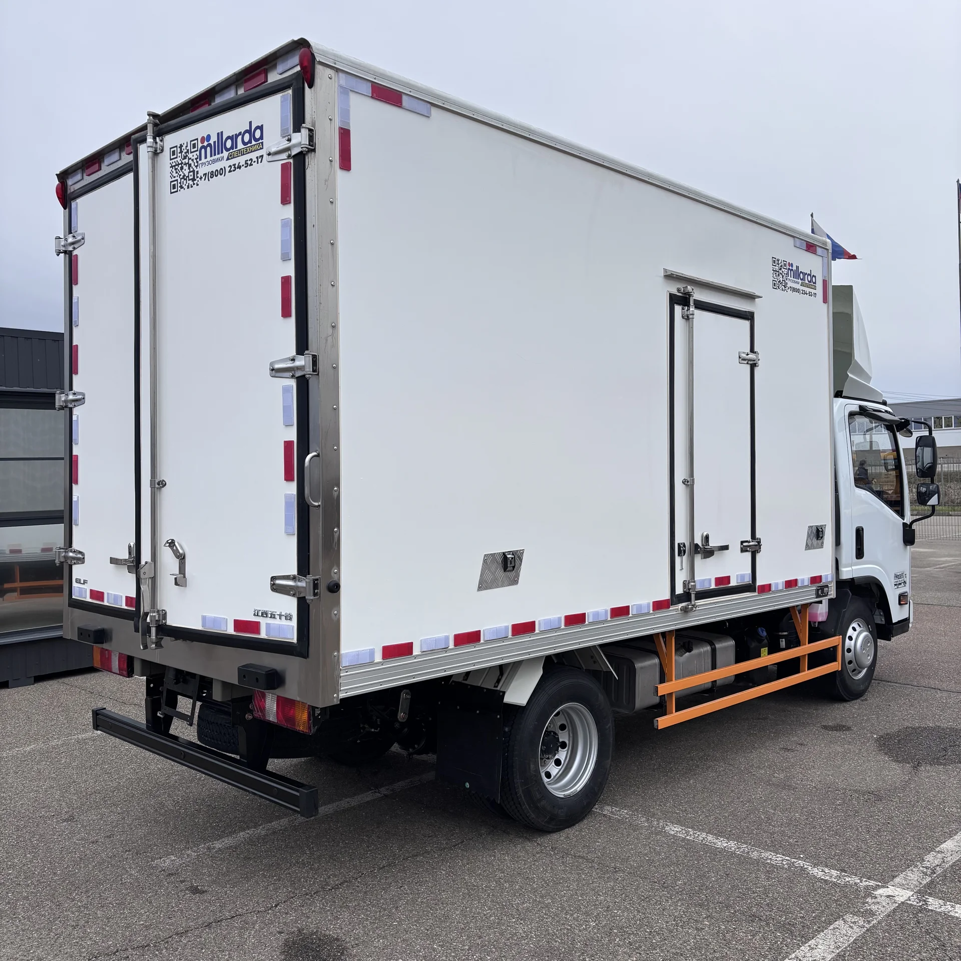 Isuzu Elf - миниатюра 9
