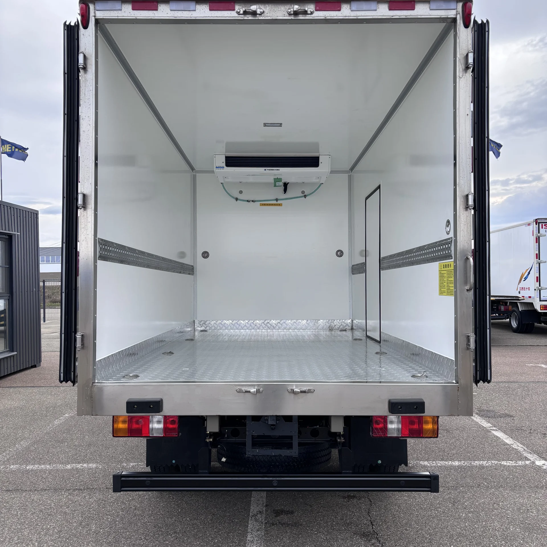 Isuzu Elf - миниатюра 20