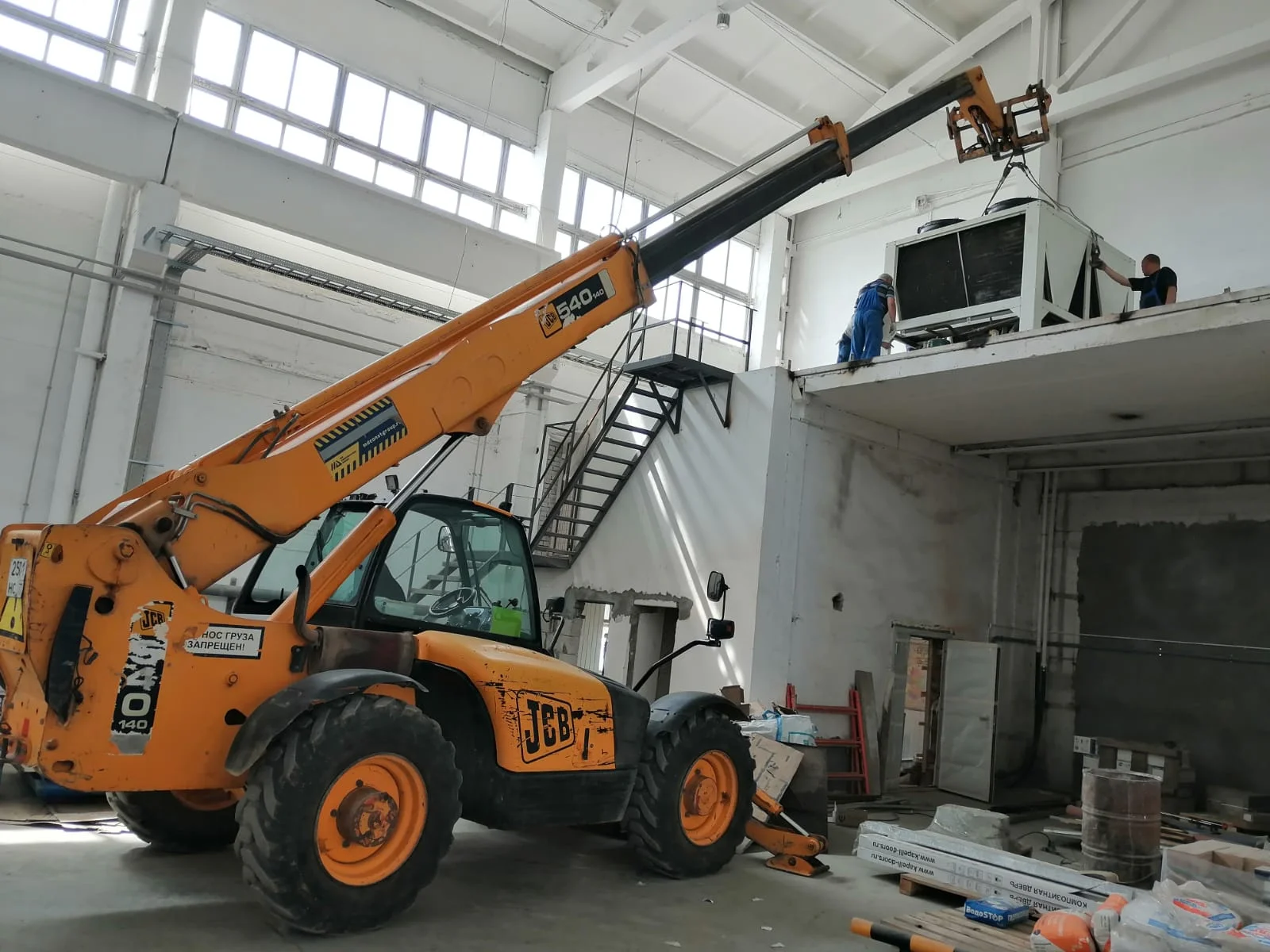 Телескопический погрузчик JCB 540-140 - миниатюра 5