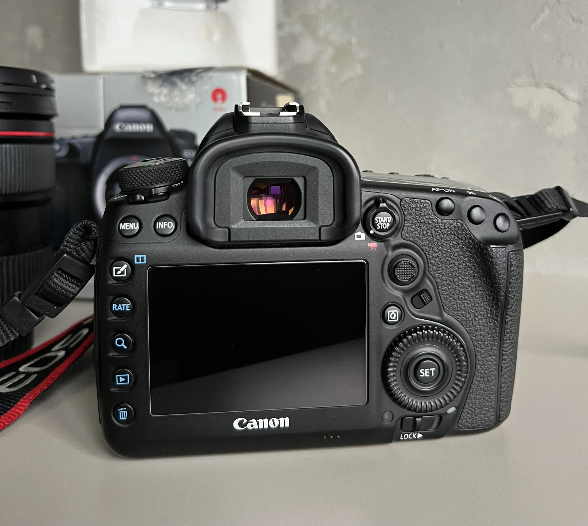 Canon 5D Mark IV body - миниатюра 3