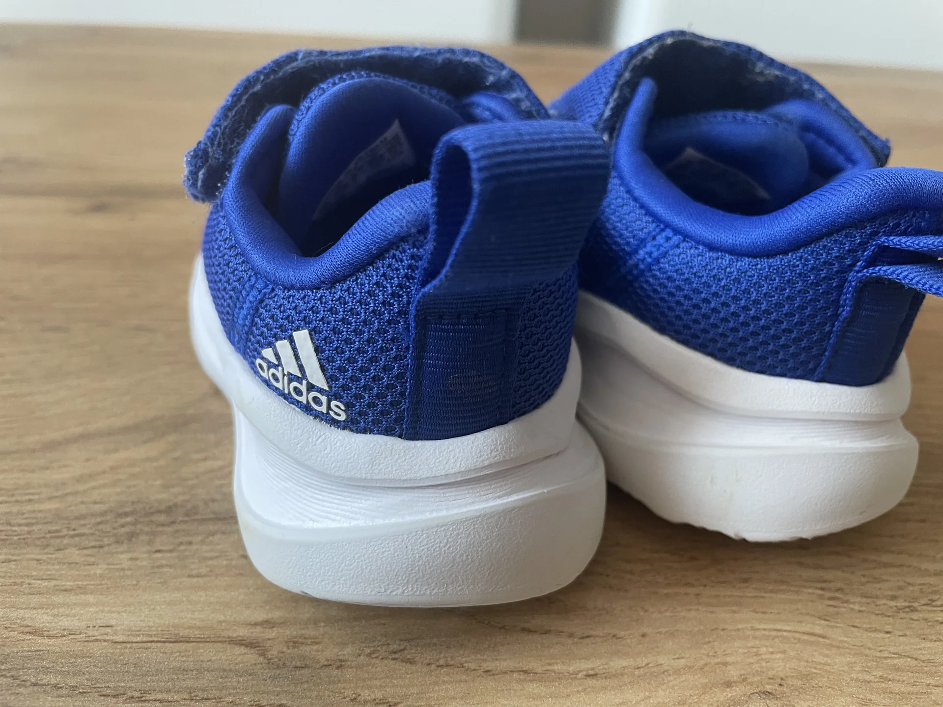 Кроссовки adidas 22 - миниатюра 3