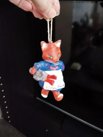ватная ёлочная игрушка Лиса с гусём - изображение 1