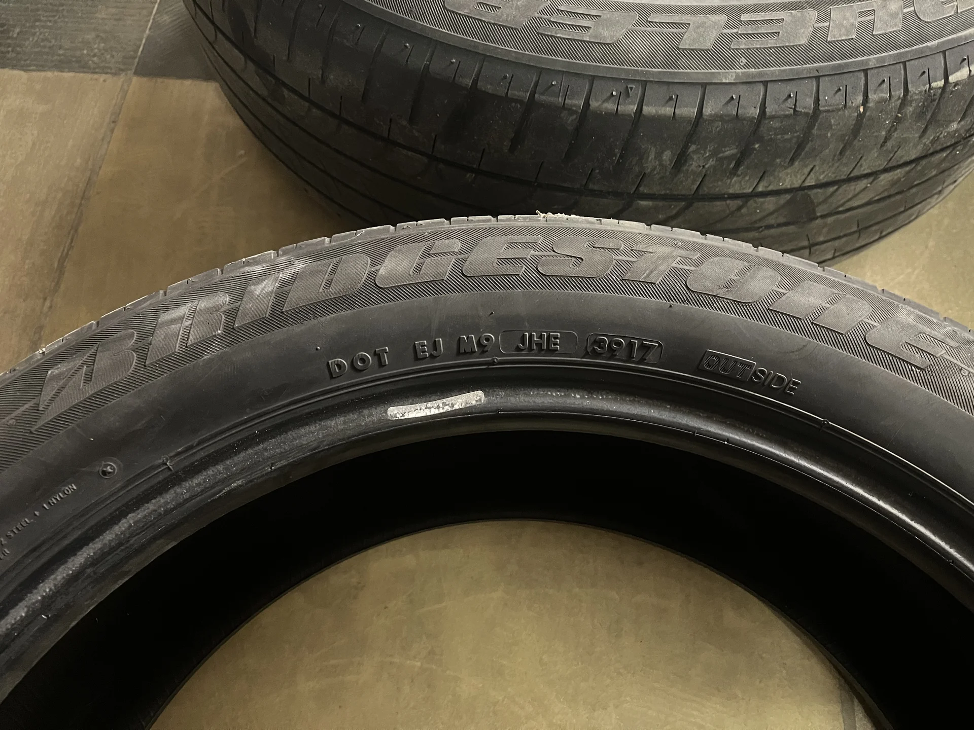 летние шины Bridgestone 235/55R20 - миниатюра 2