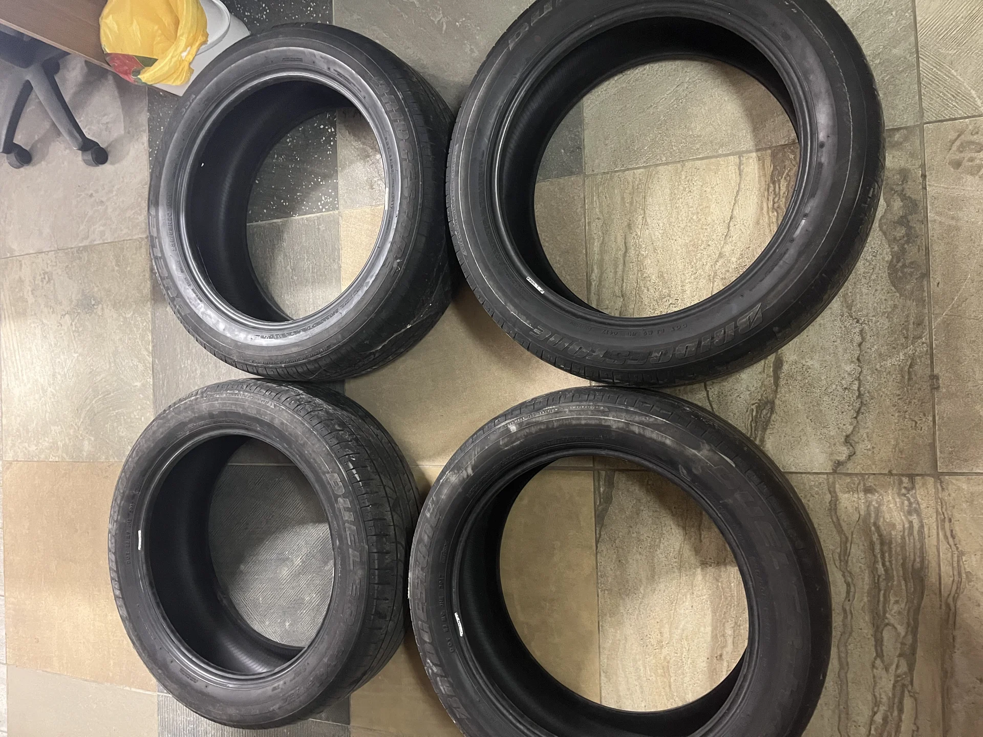 летние шины Bridgestone 235/55R20 - миниатюра 4
