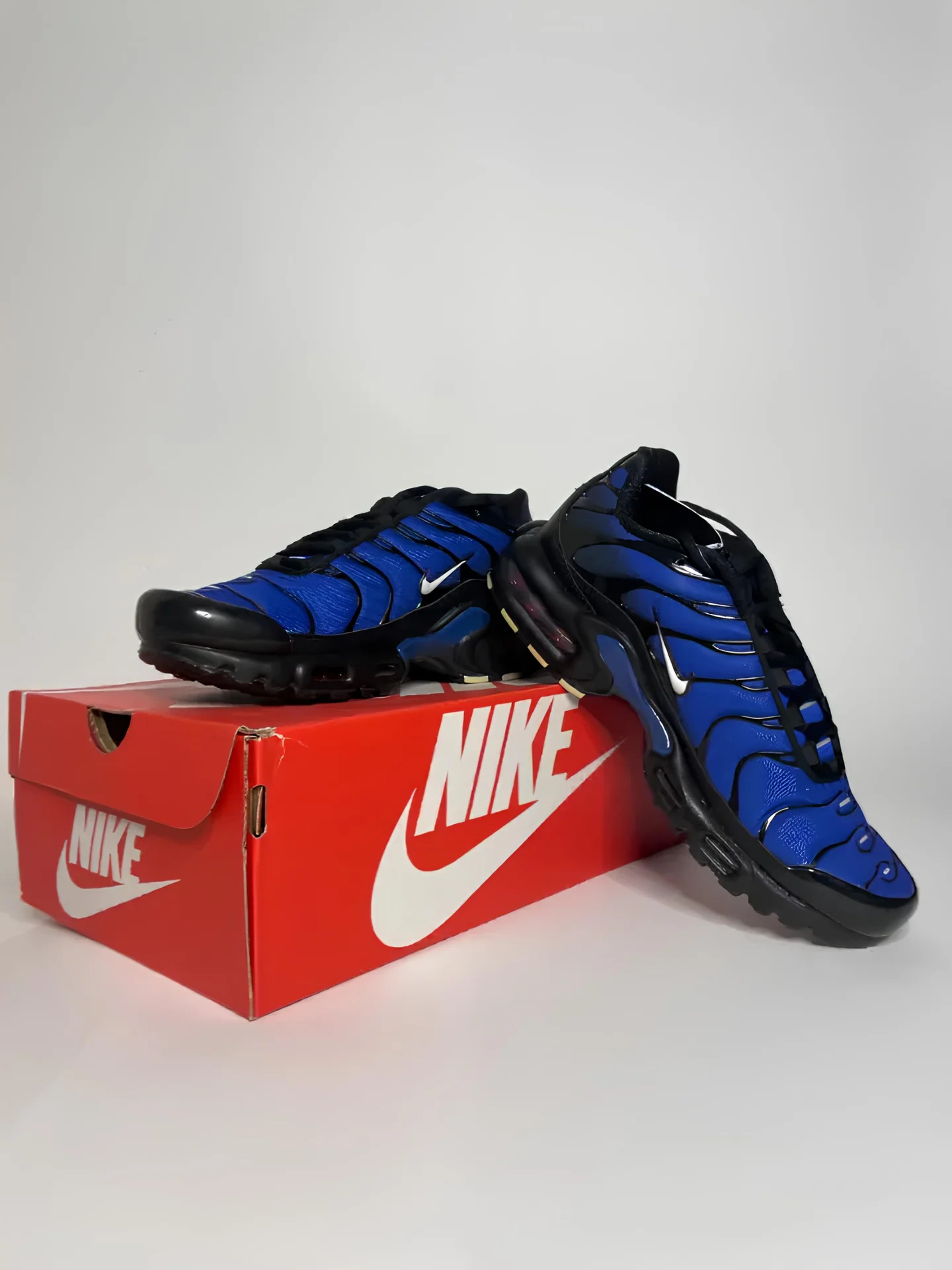 Кроссовки Air Max Plus Premium 'Black Racer Blue' - миниатюра 3