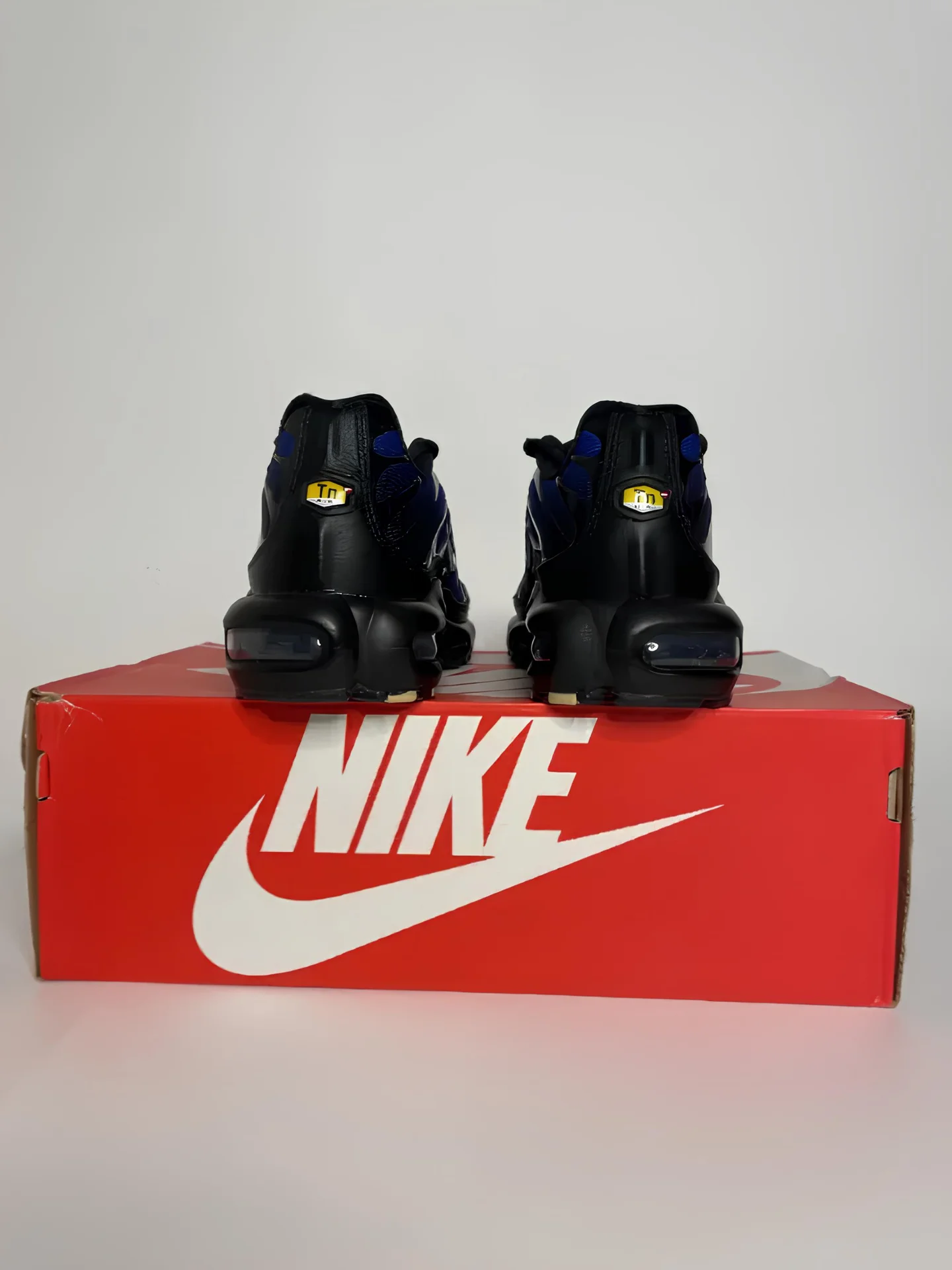 Кроссовки Air Max Plus Premium 'Black Racer Blue' - миниатюра 5