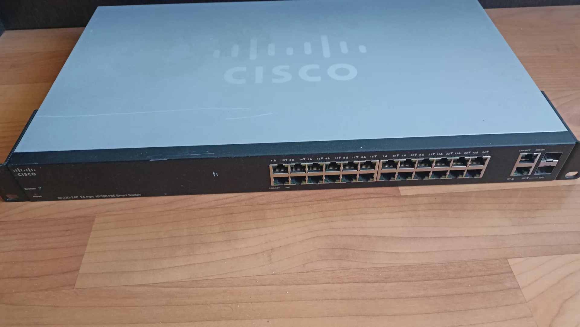 Коммутатор СISCO SF220-24P - изображение 1