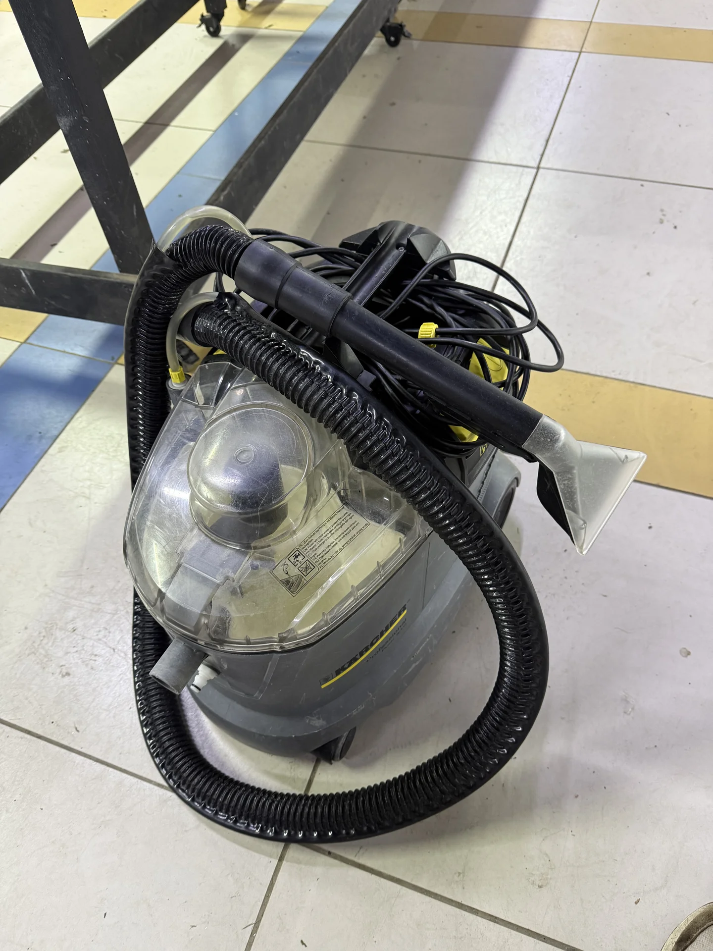 Пылесос Karcher Puzzi 8/1c - миниатюра 3