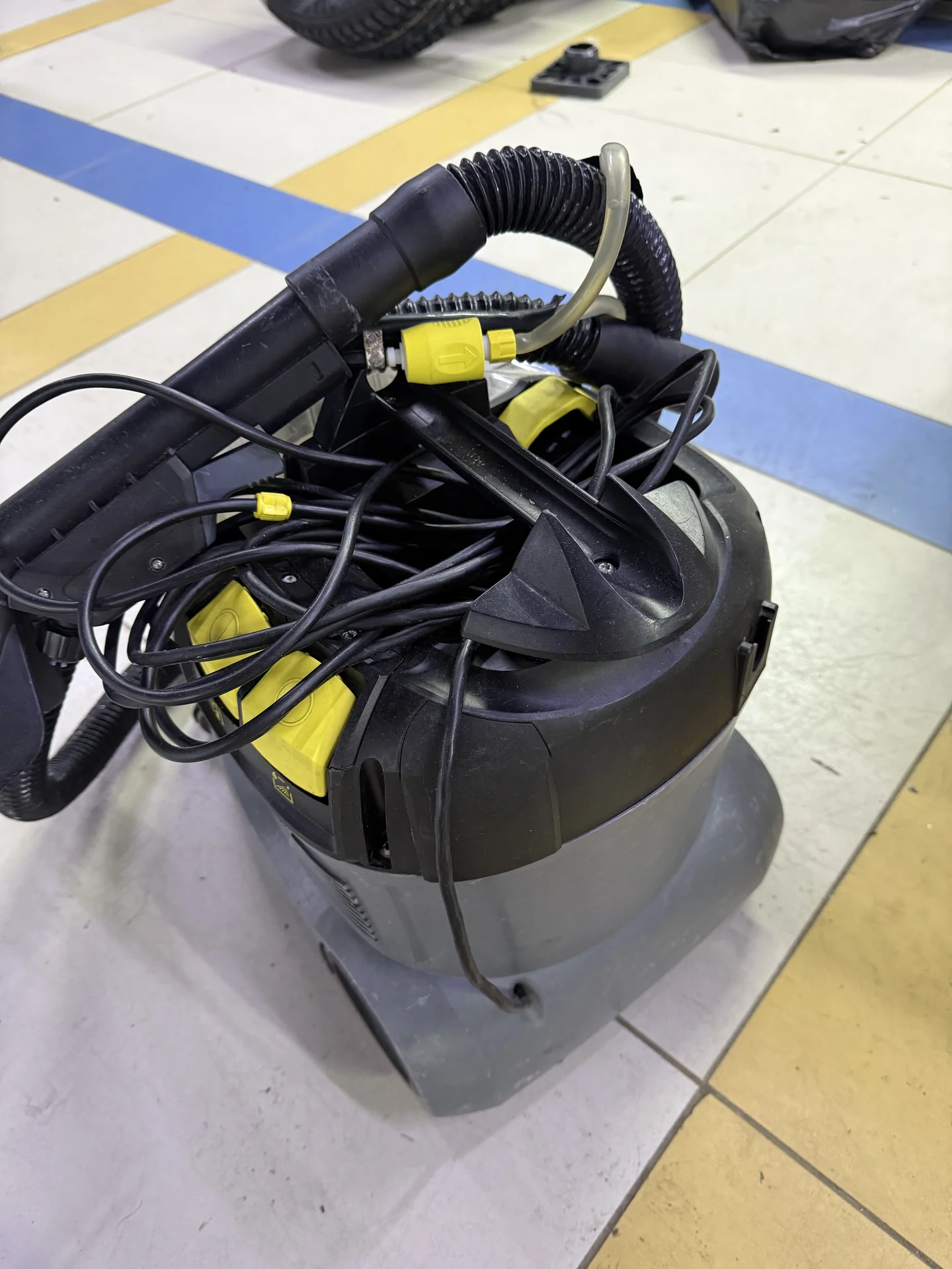 Пылесос Karcher Puzzi 8/1c - миниатюра 4
