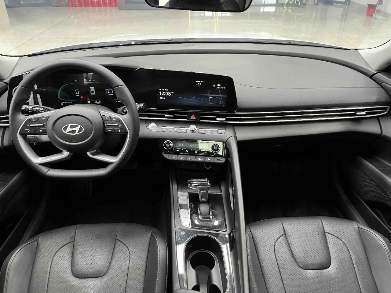 Hyundai Elantra 1.5L CVT LUX (Premium Edition) 2023 года - миниатюра 5