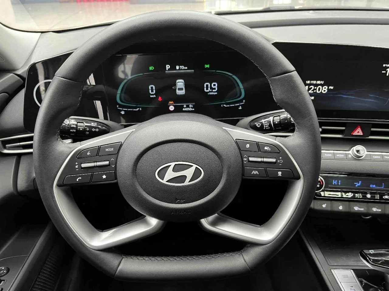 Hyundai Elantra 1.5L CVT LUX (Premium Edition) 2023 года - миниатюра 6
