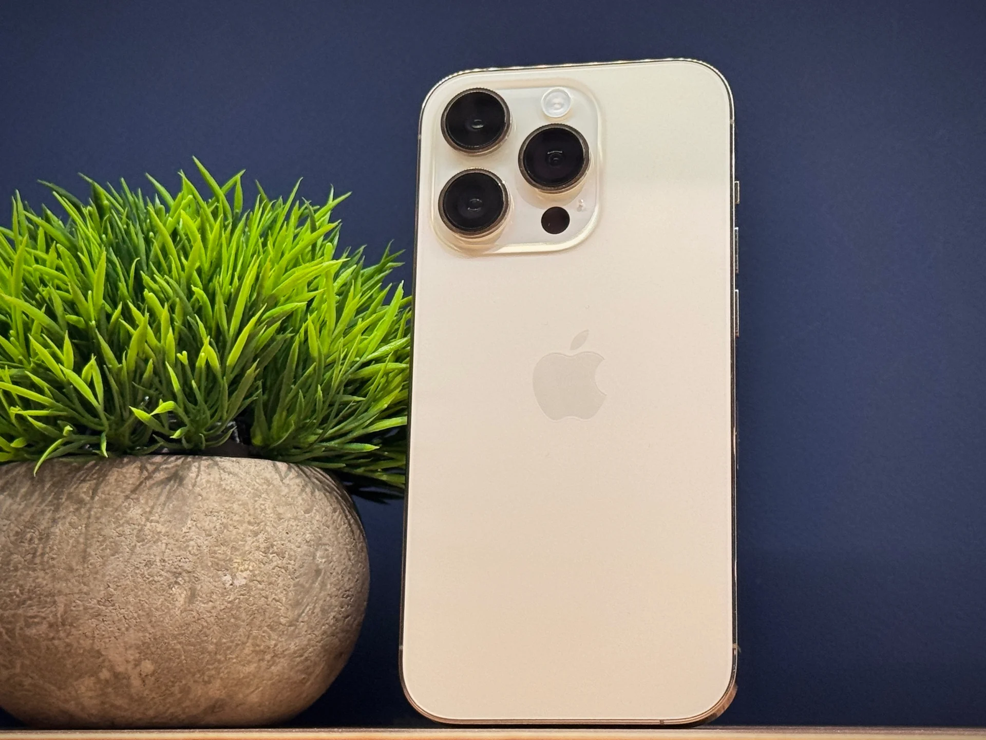 iPhone 14 Pro 128GB Gold - миниатюра 3