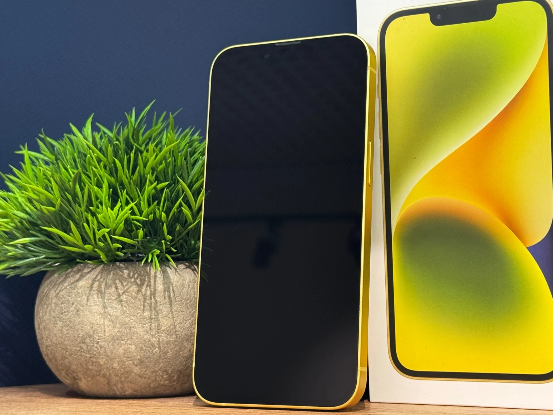 iPhone 14, 128 ГБ, SIM+eSIM - миниатюра 4