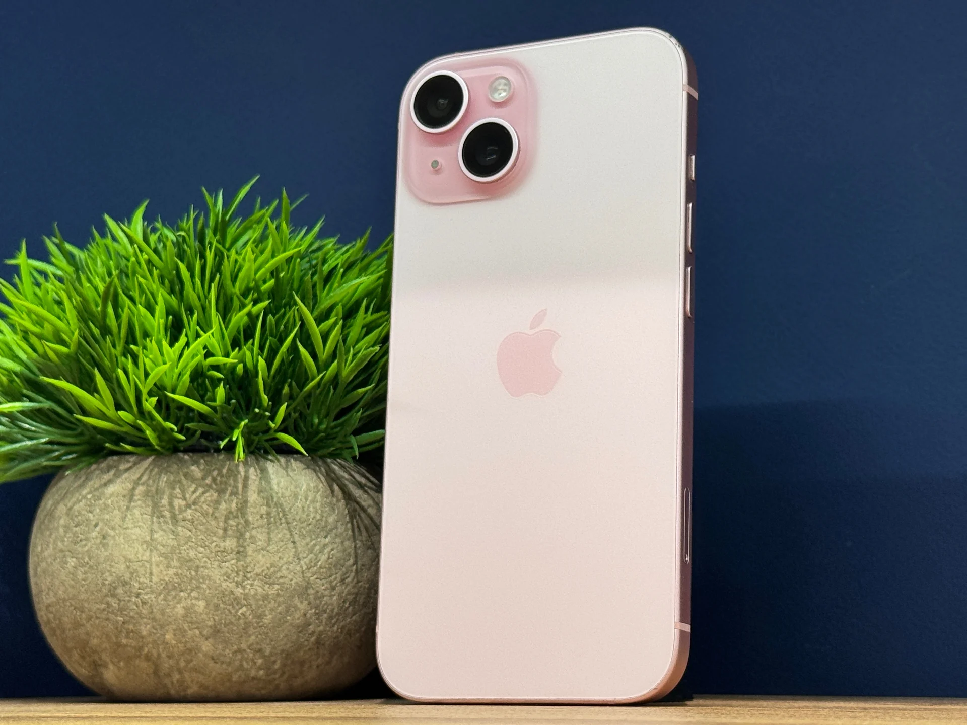 iPhone 15, 128 ГБ, SIM+eSIM - миниатюра 3