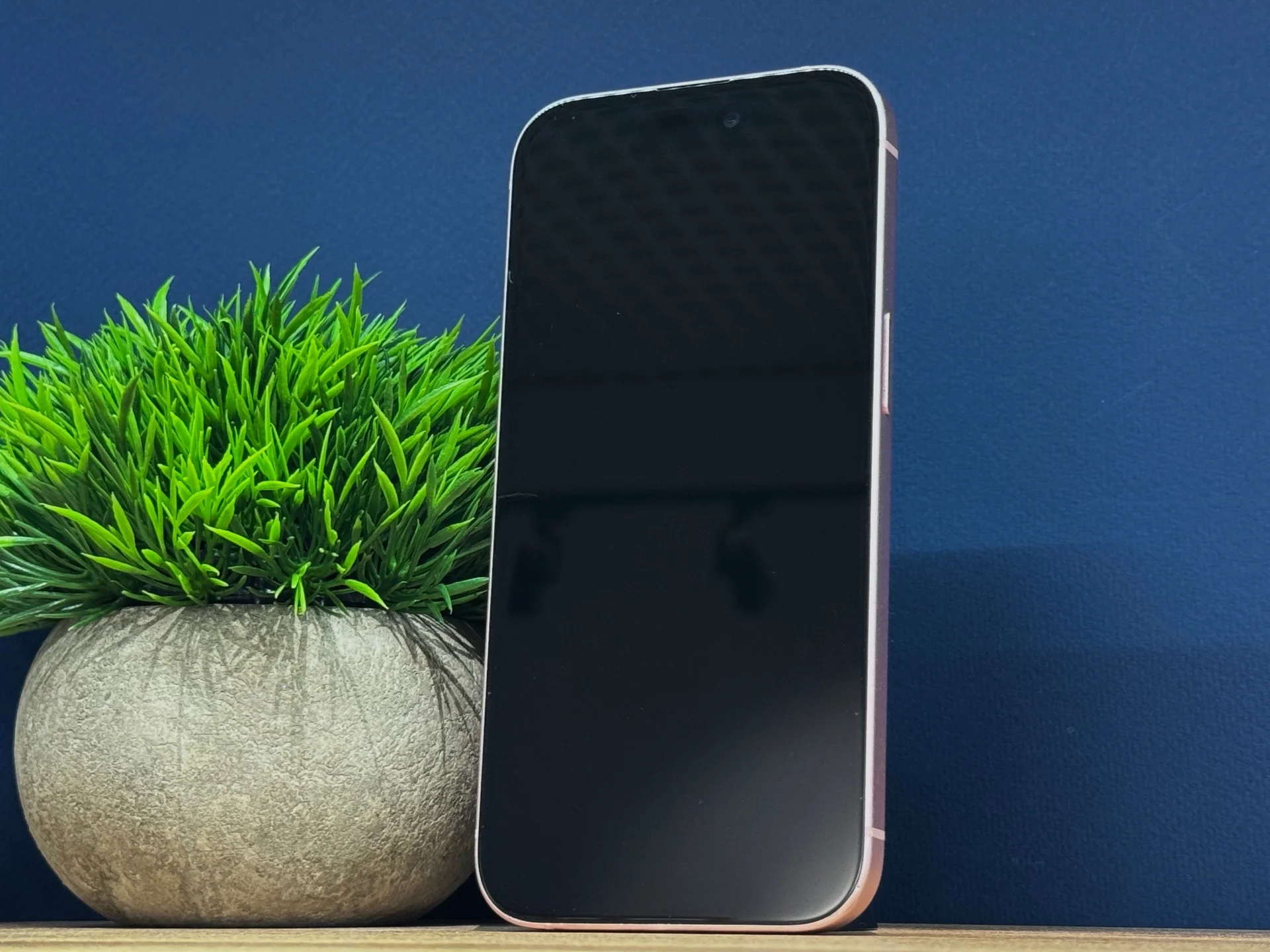 iPhone 15, 128 ГБ, SIM+eSIM - миниатюра 4