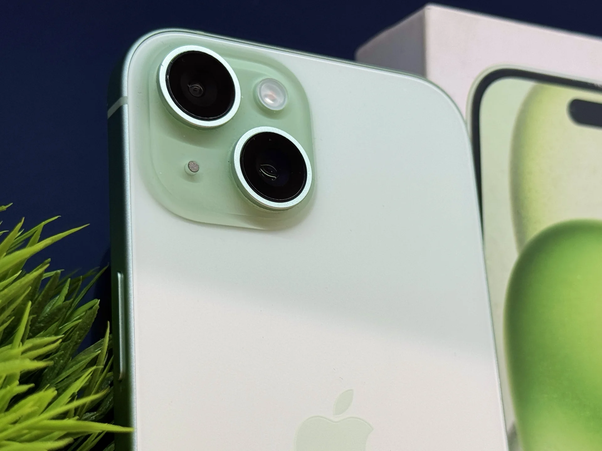 iPhone 15, 128 ГБ, SIM + eSIM - изображение 1