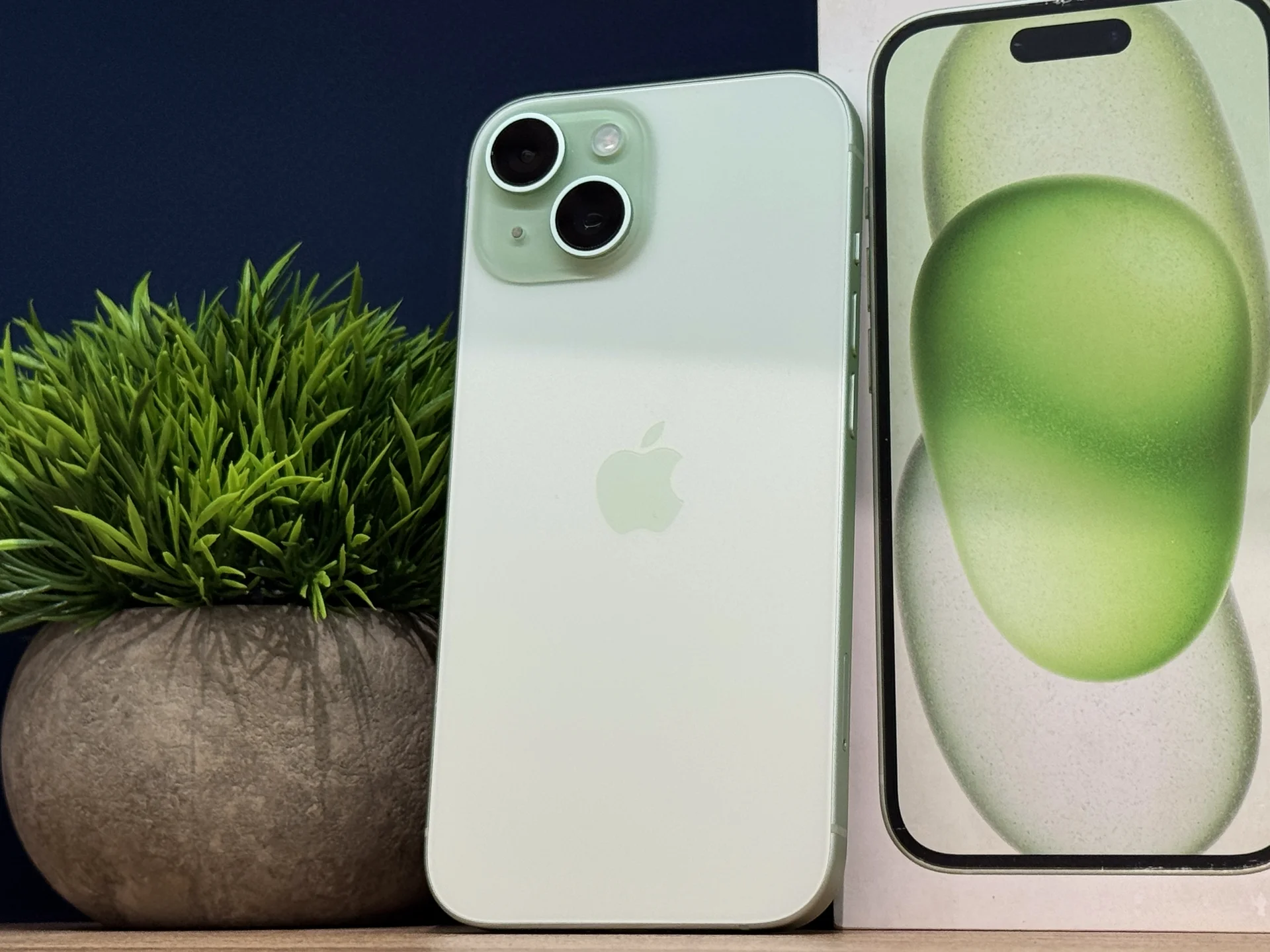 iPhone 15, 128 ГБ, SIM + eSIM - миниатюра 3