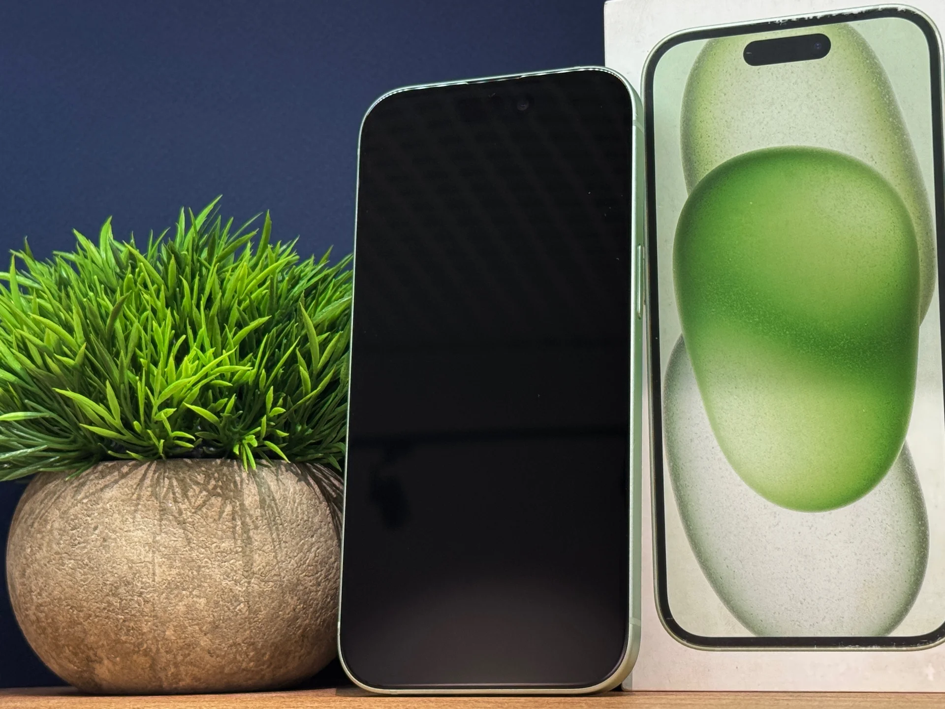 iPhone 15, 128 ГБ, SIM + eSIM - миниатюра 4