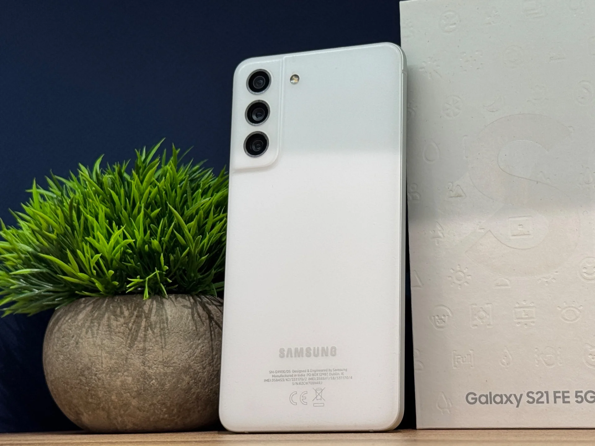 Samsung Galaxy S21 FE 5G, 8/256 ГБ, SIM + eSIM - миниатюра 3