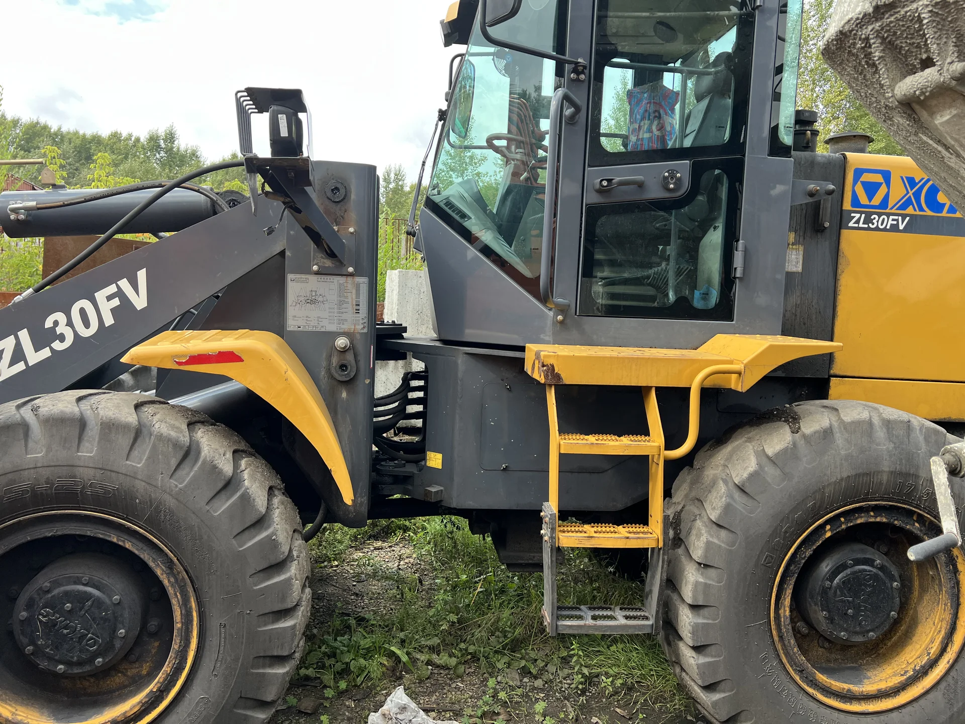 Фронтальный погрузчик XCMG ZL30FV - миниатюра 2