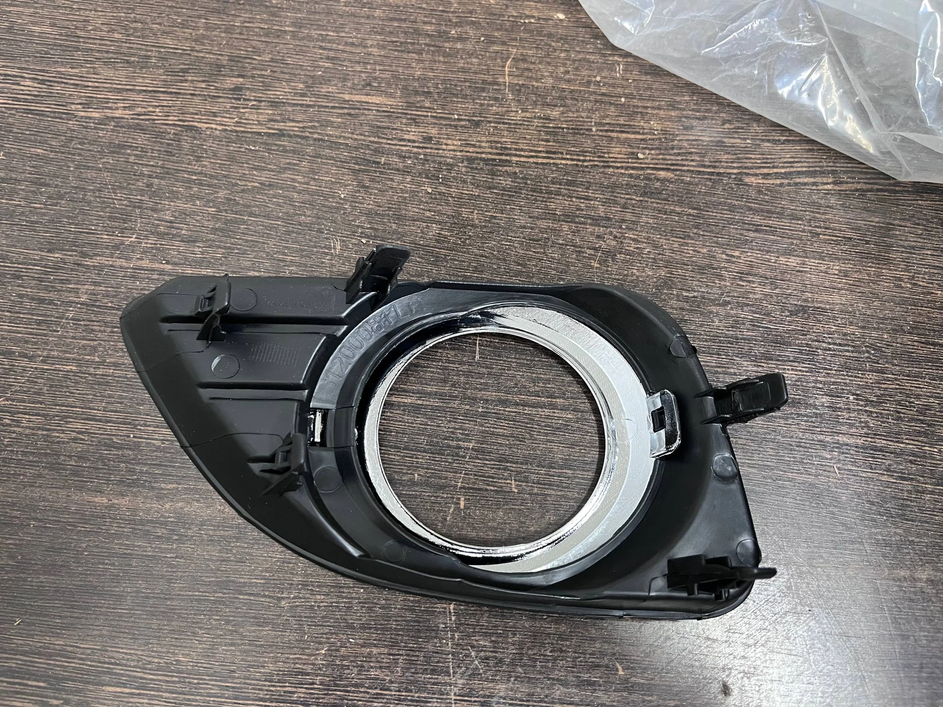 Накладка на противотуманные фары для Camry 2010-11 - миниатюра 2