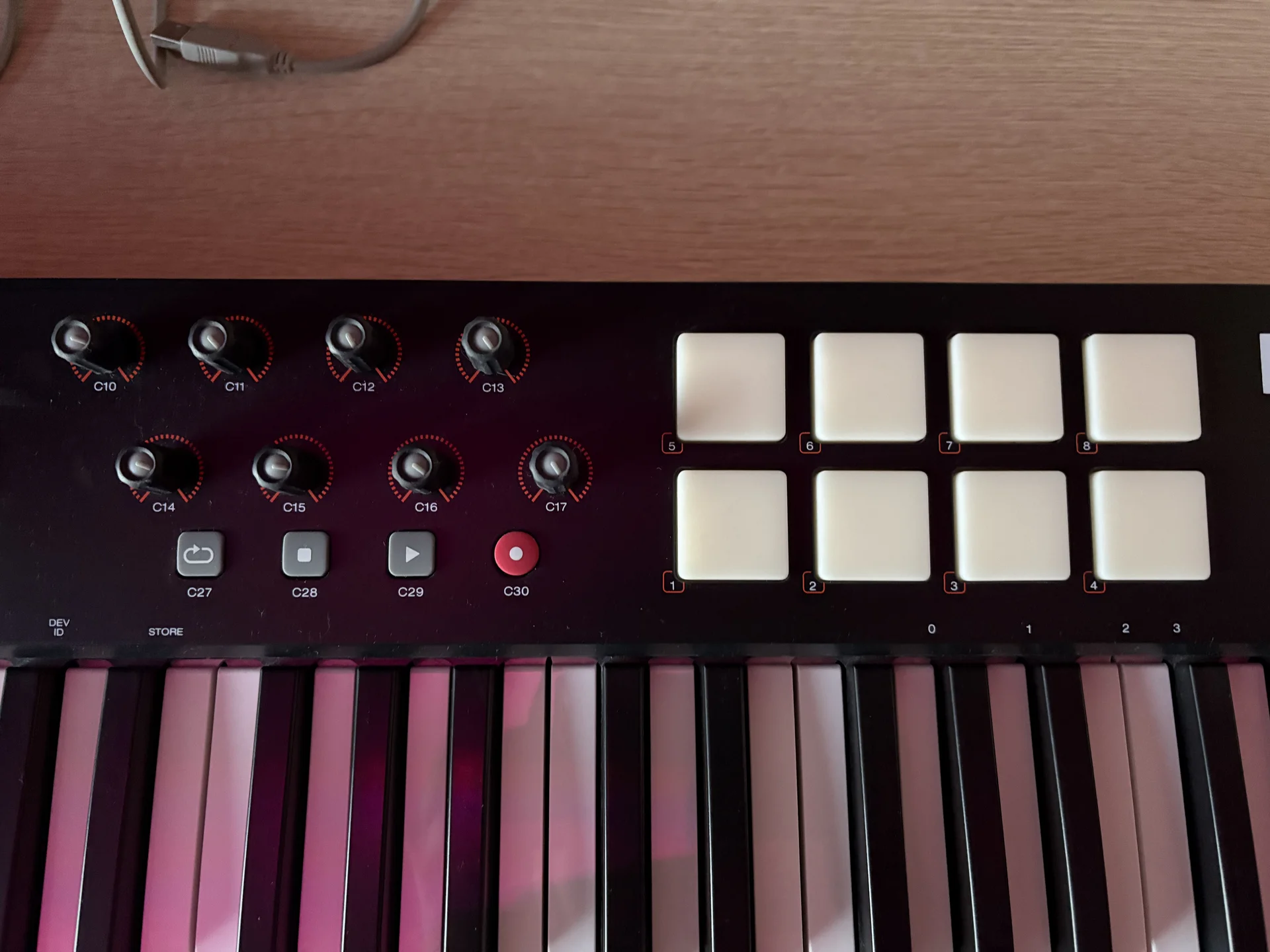 Миди клавиатура M-Audio Oxygen 61 - миниатюра 4
